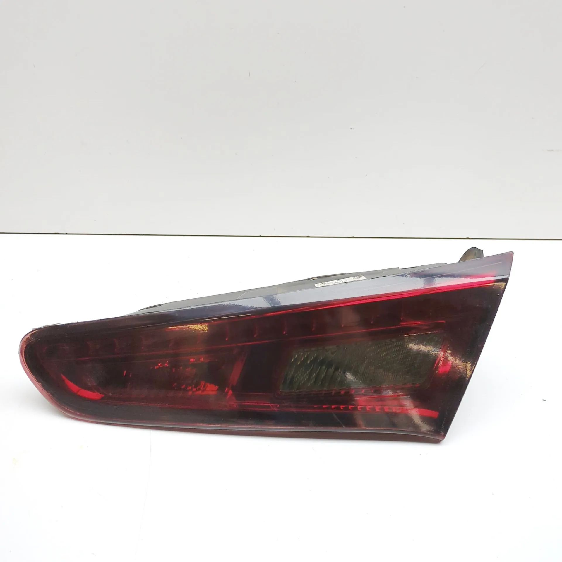 Alfa-Romeo Giulietta (940) Right Side Tailgate Tail Light Right Side Tailgate Tail Light — ALFA ROMEO GIU...