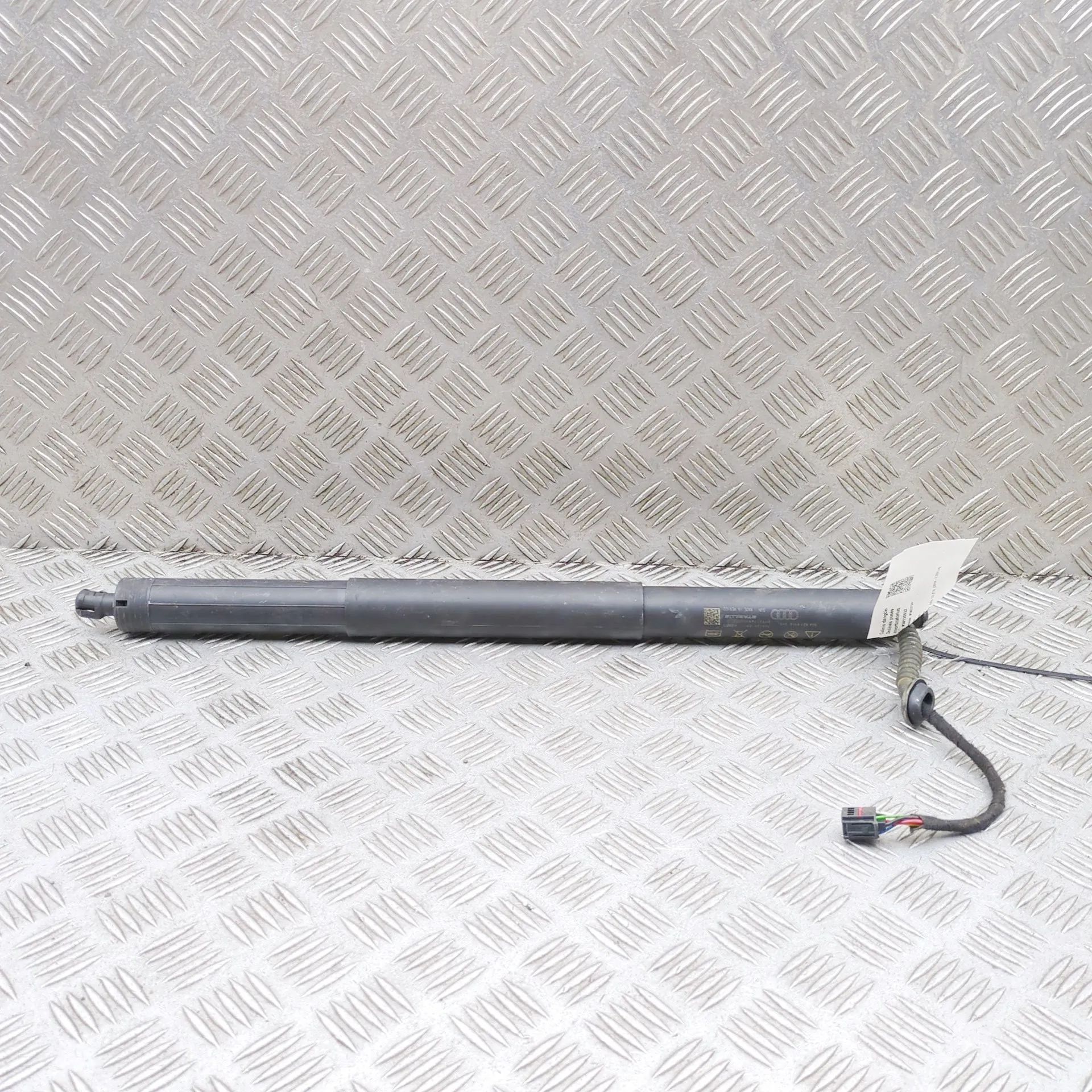 Audi Q3 (F3) Right Side Tailgate Gas Strut Right Side Tailgate Gas Strut — AUDI Q3 (Sportb...