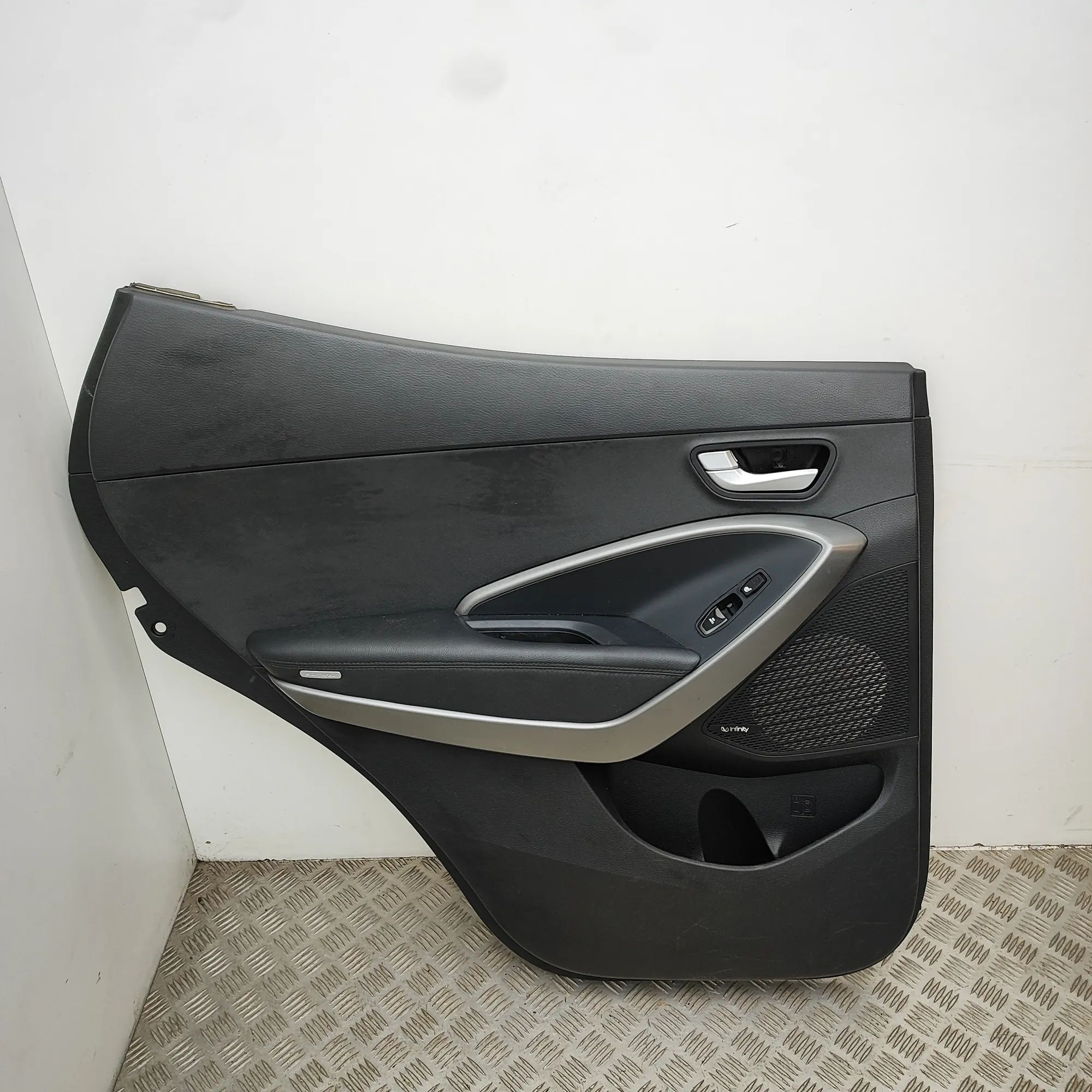 Hyundai Santa Fe Rear Left Door Panel Rear Left Door Panel — HYUNDAI SANTA (FÉ III DM...