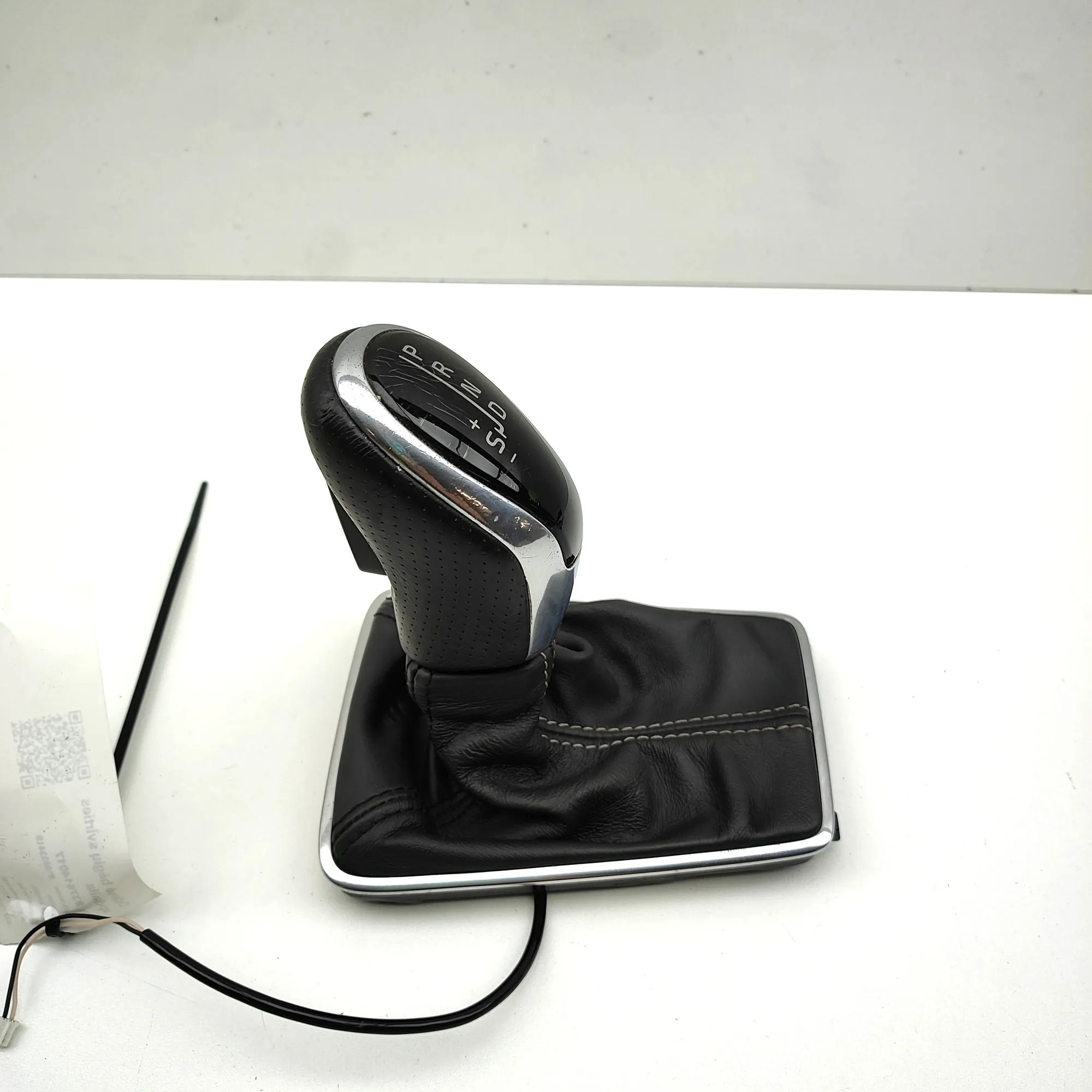 Volvo V40 Leather gear lever gaiter Leather gear lever gaiter — VOLVO V40 (Hatchbac...