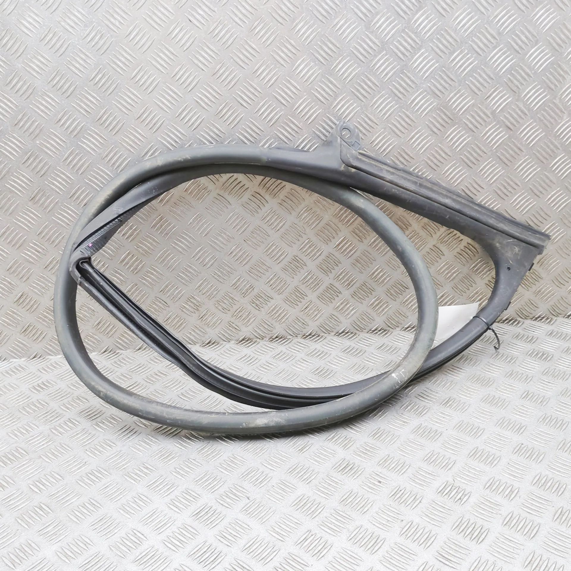 Audi e-tron GT (FW) Door rubber seal — front right Door rubber seal — front right — AUDI E-TRON GT...