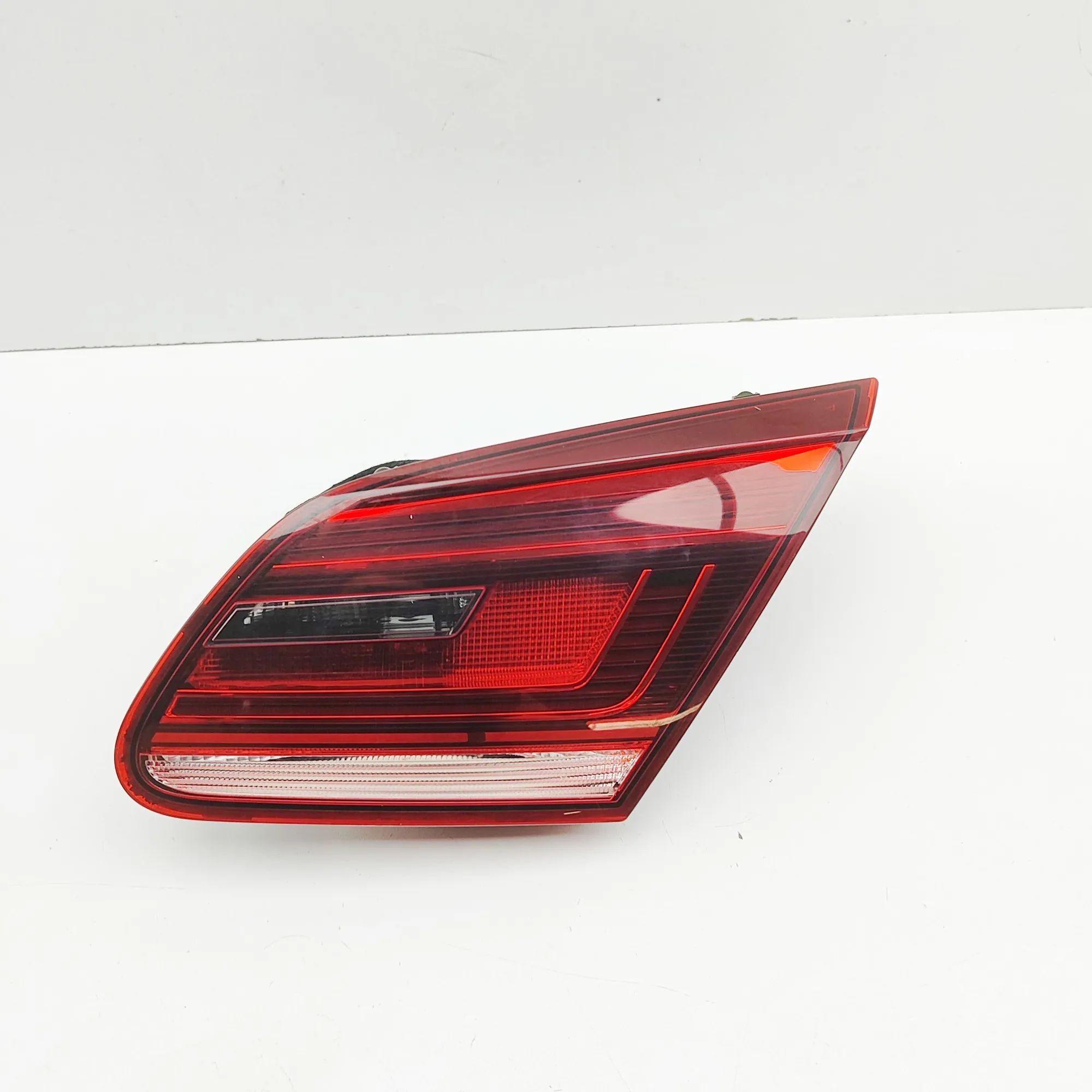 Volkswagen Passat CC / CC Right Side Tailgate Tail Light Right Side Tailgate Tail Light — VW CC (358) (2...
