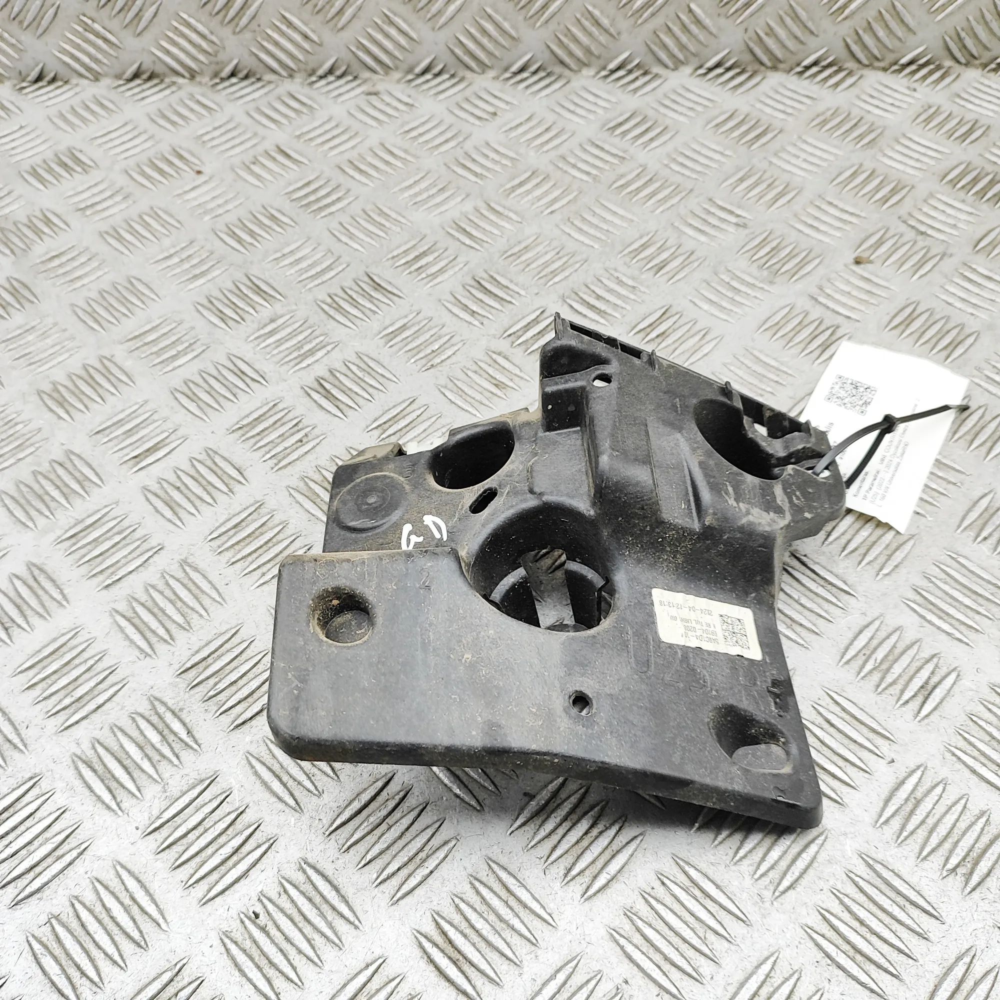 Mini Countryman (U25) Rear Right Bumper Bracket Rear Right Bumper Bracket — MINI COUNTRYMAN (U2...