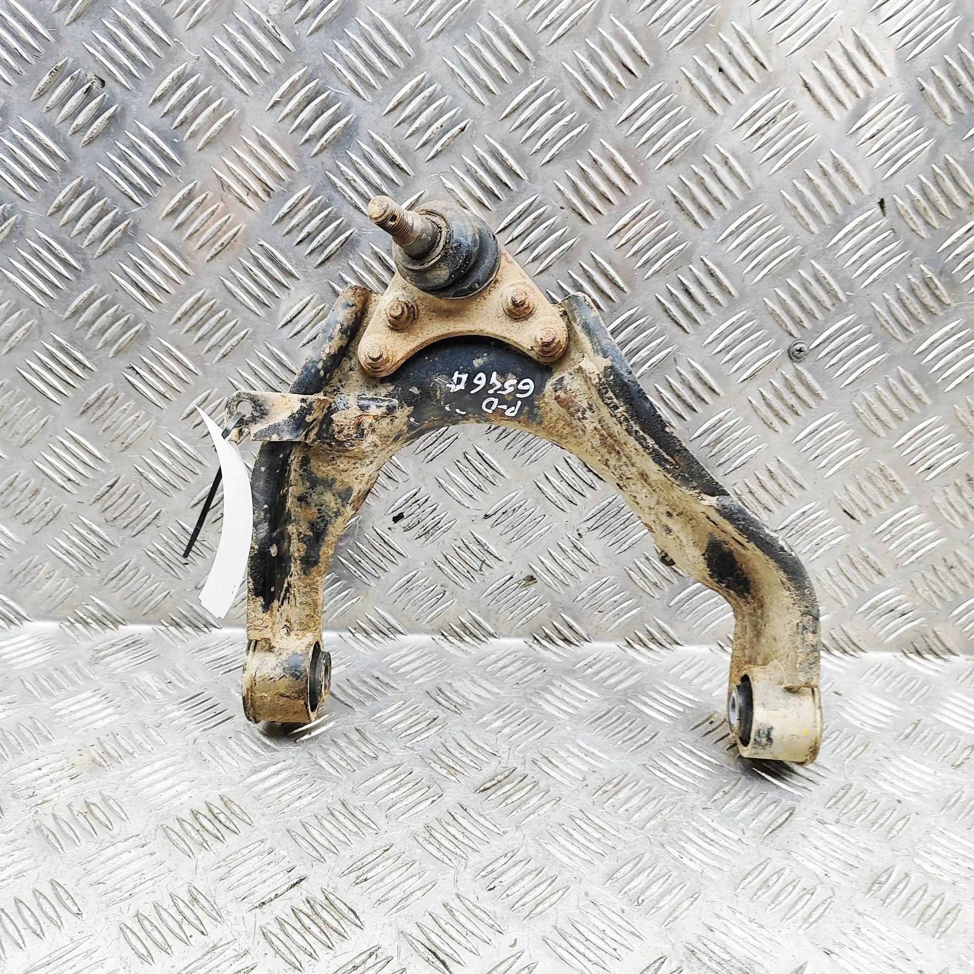 Isuzu D-Max Front Right Upper Control Arm Front Right Upper Control Arm — ISUZU D-MAX (II...