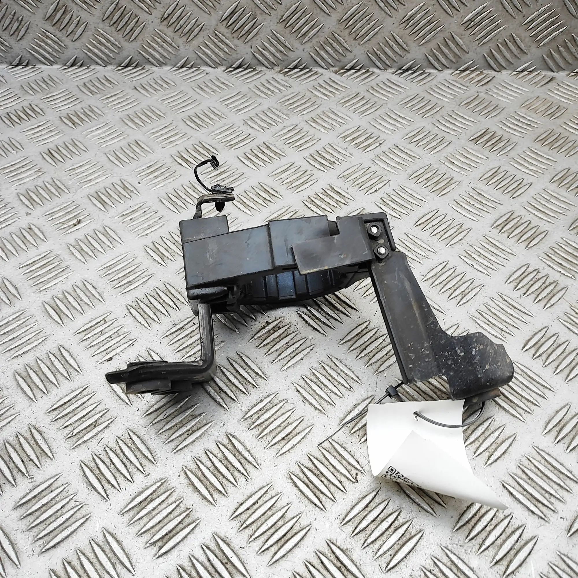 Nissan Ariya Bracket Bracket — NISSAN ARIYA (FE0) (2020-...) — 21581...