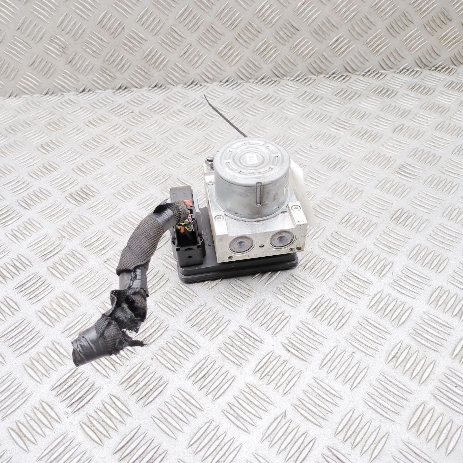 Land Rover Range Rover Evoque ABS hydraulic pump ABS Pump — LAND ROVER RANGE ROVER EVOQUE (L538)...