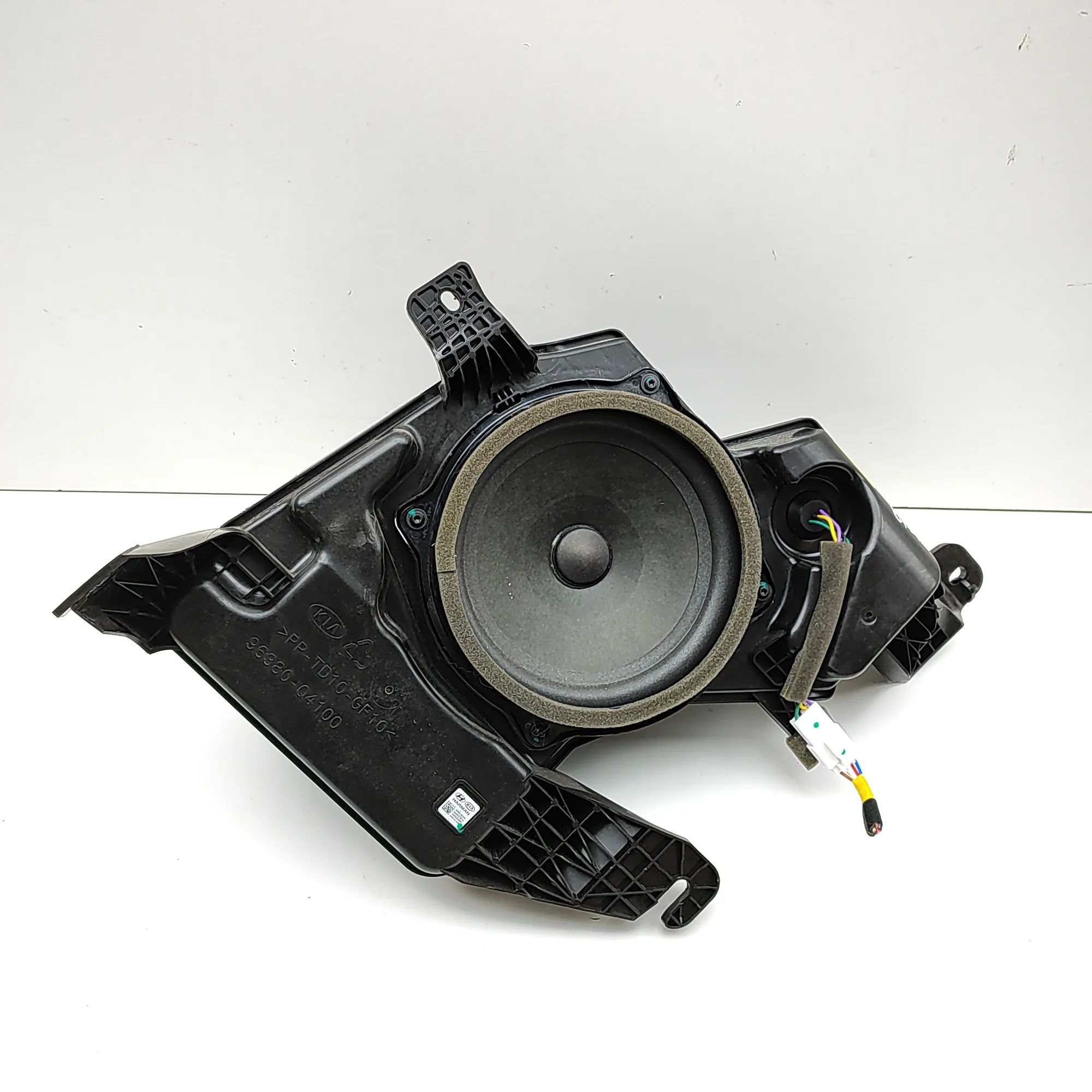 Kia Niro Сабвуфер Subwoofer — KIA NIRO (2016-...) — 96380-Q4100

...