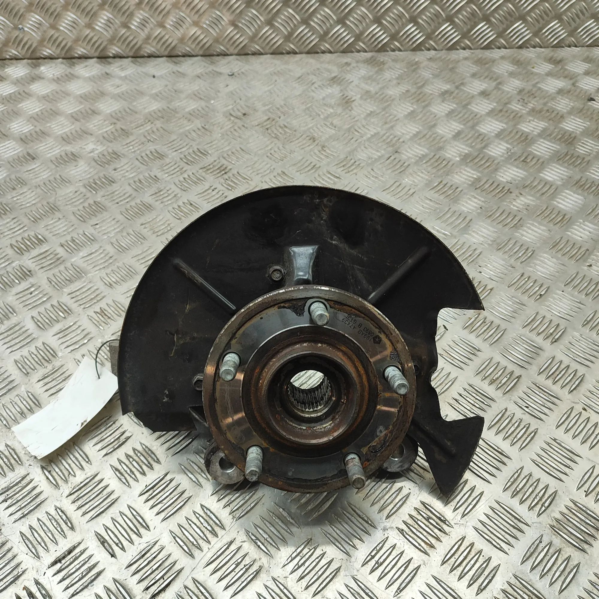 Chrysler Grand Voyager / Town & Country Front Left Wheel Hub Front Left Wheel Hub — CHRYSLER GRAND (VOYAGER ...