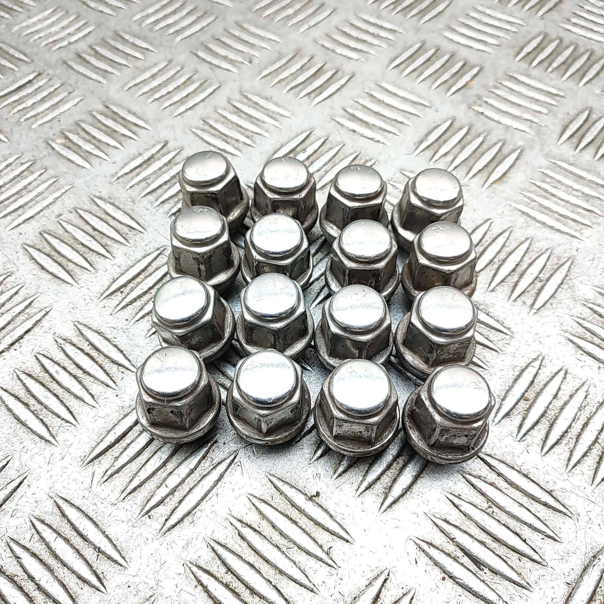 Chrysler Grand Voyager / Town & Country Wheel Screws Kit Wheel Screws Kit — CHRYSLER GRAND (VOYAGER V RT...