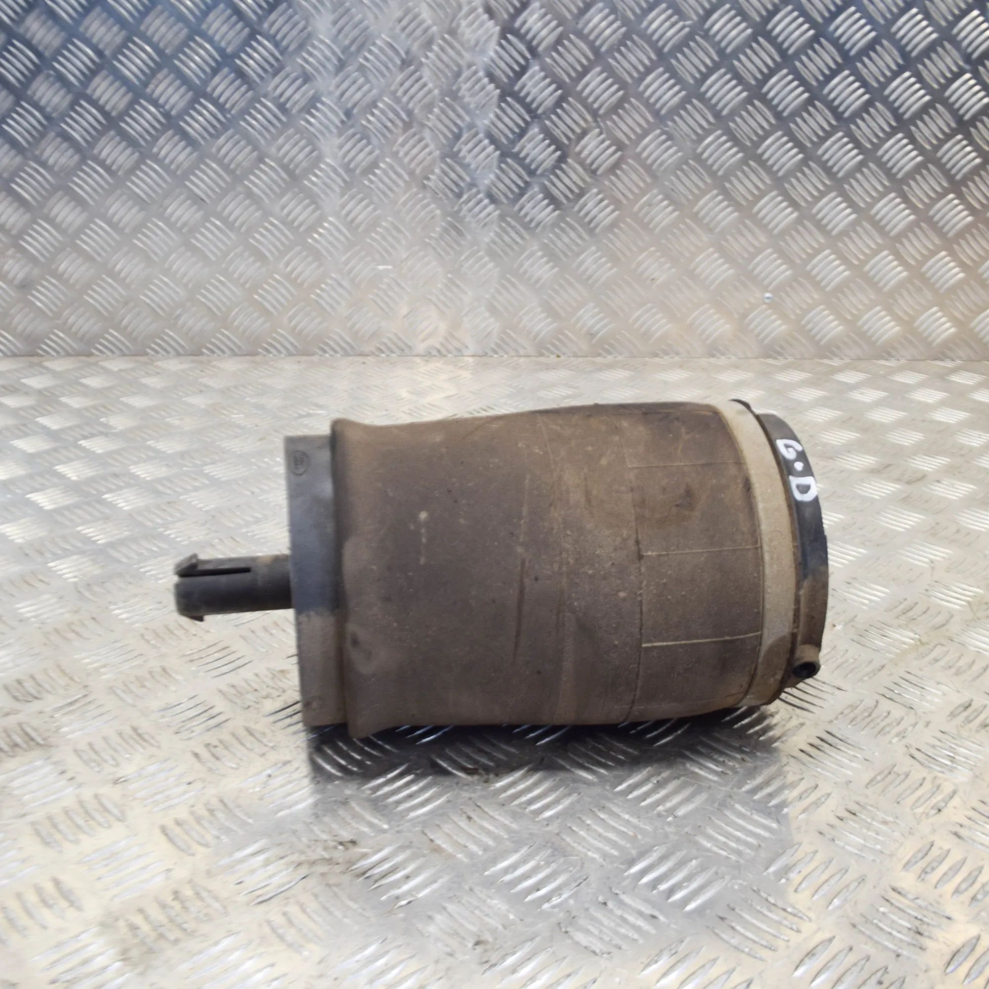 Land Rover Discovery Rear Right Air Suspension Spring Bag Rear Right Air Suspension Spring Bag — LAND ROV...
