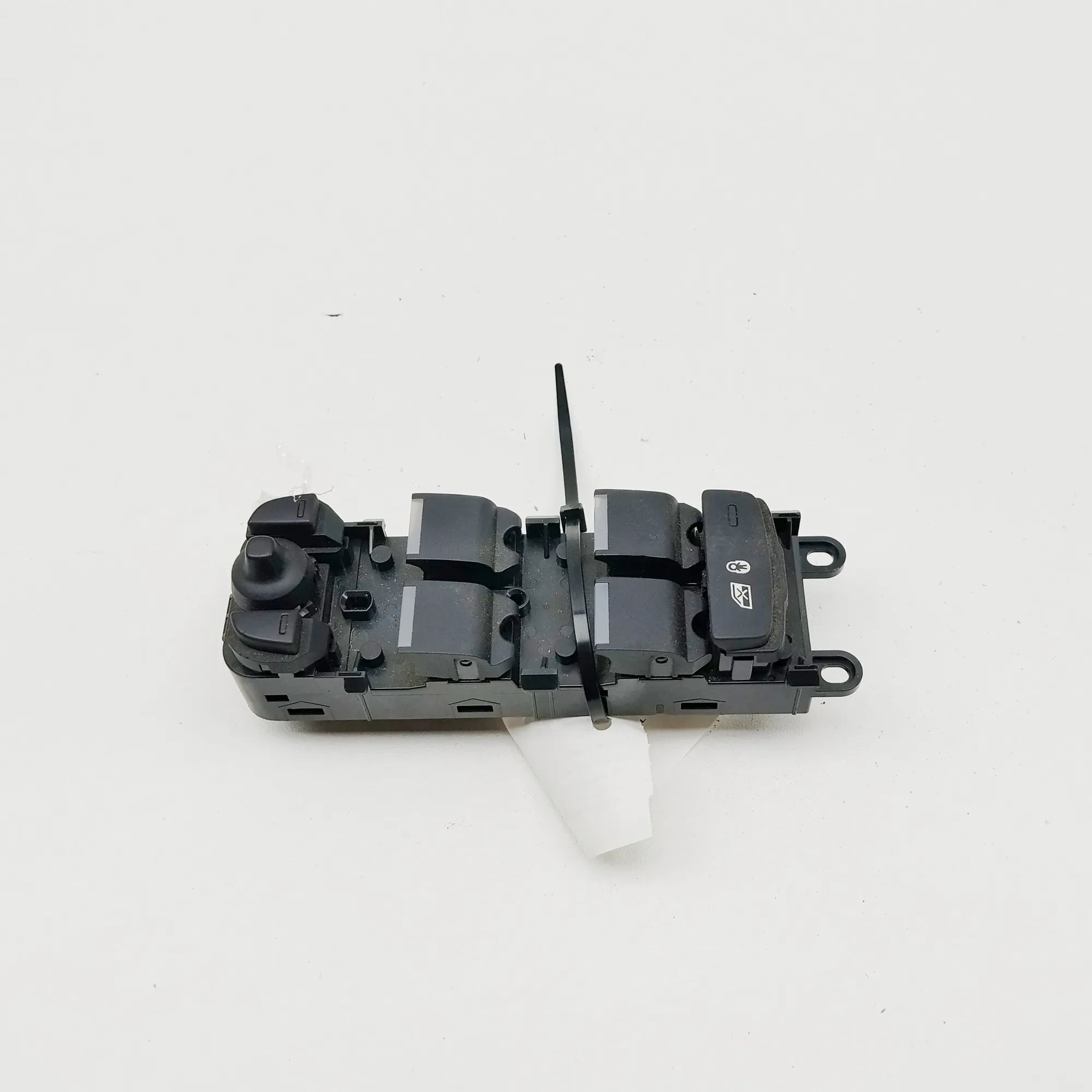 Land Rover Discovery Sport Door window switch — front right Door window switch — front right — LAND ROVER D...