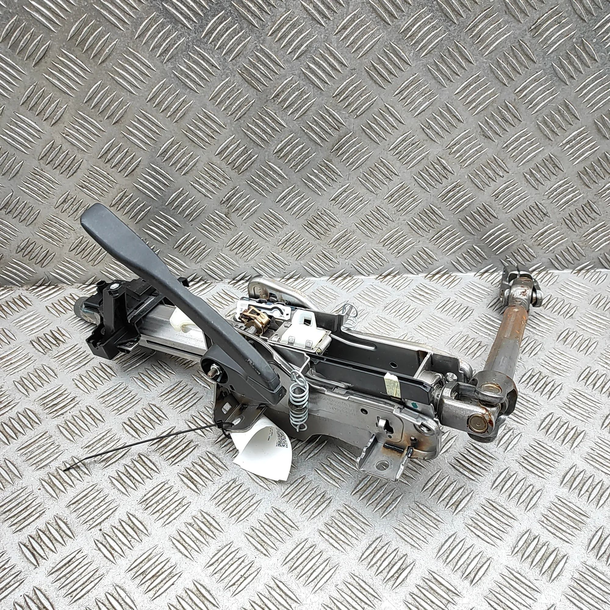 Audi Q3 (F3) Steering Column Mechanism Steering Column Mechanism — AUDI Q3 (Sportback ...