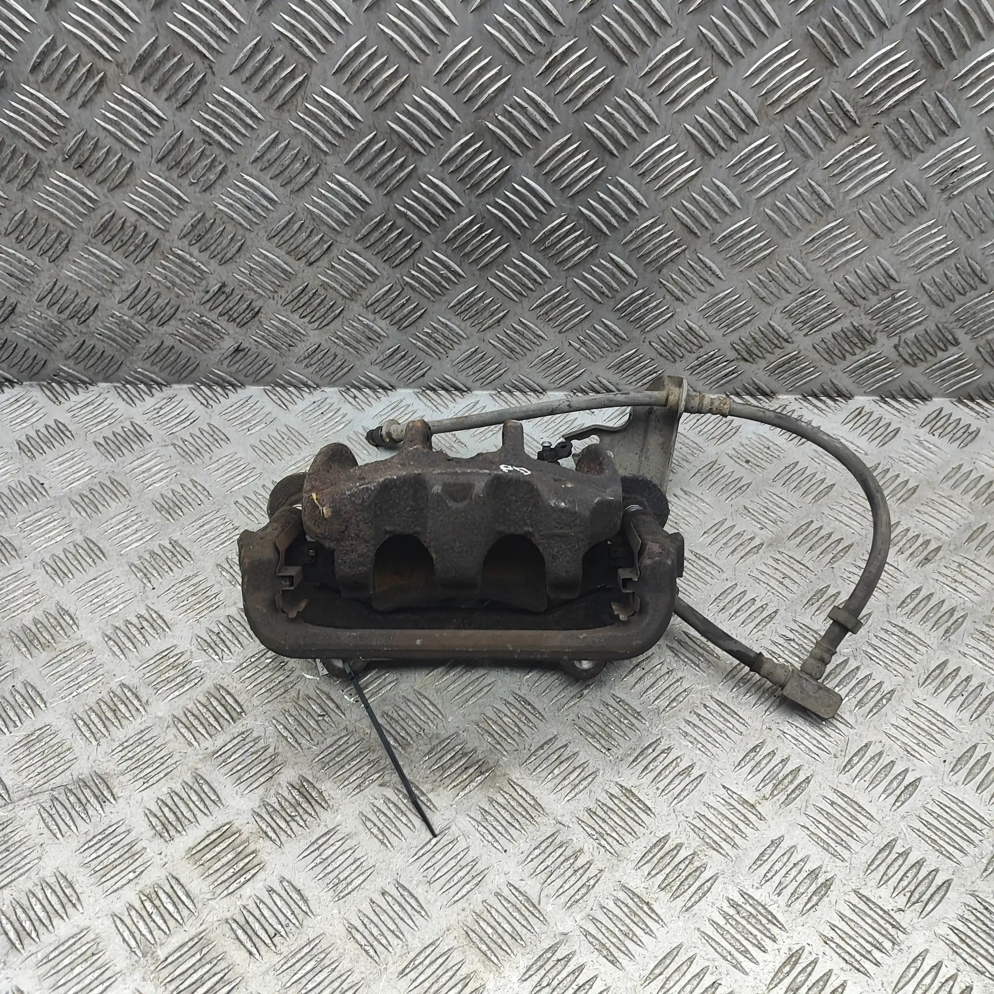 Land Rover Discovery Brake caliper — front right Brake caliper — front right — LAND ROVER DISCOV...