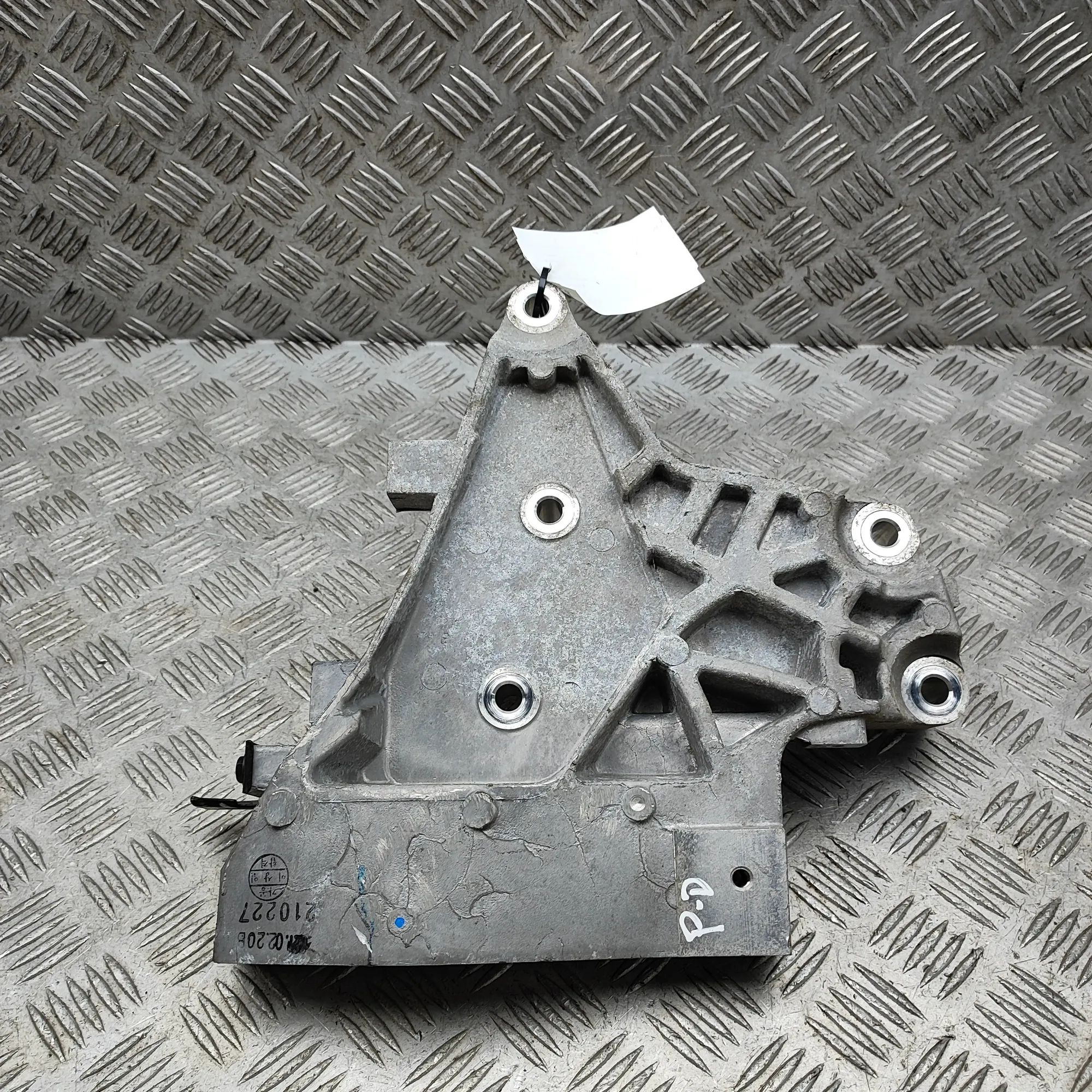 Kia Soul Right Side Engine Bracket Right Side Engine Bracket — KIA SOUL (III SK3) ...