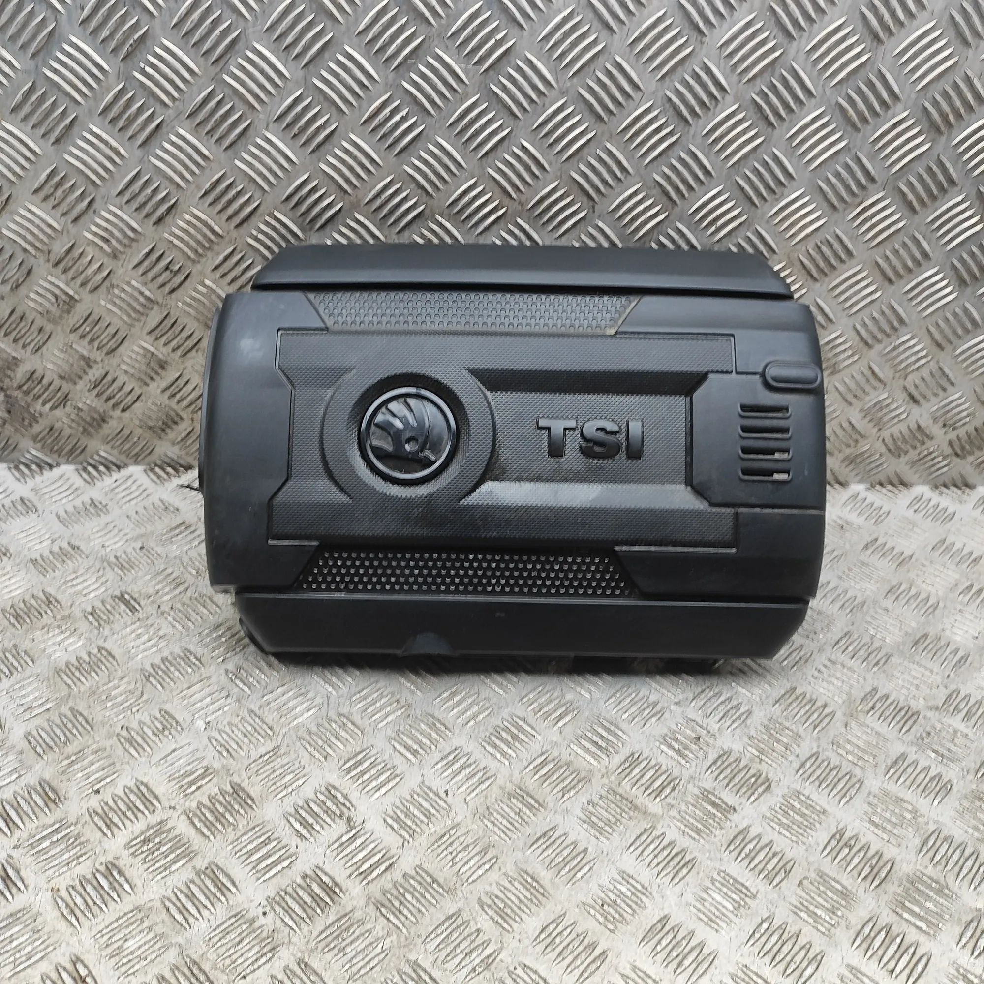 Skoda Octavia Moottori muovikansi Engine cover — SKODA OCTAVIA (III 5E3) (2012-20...