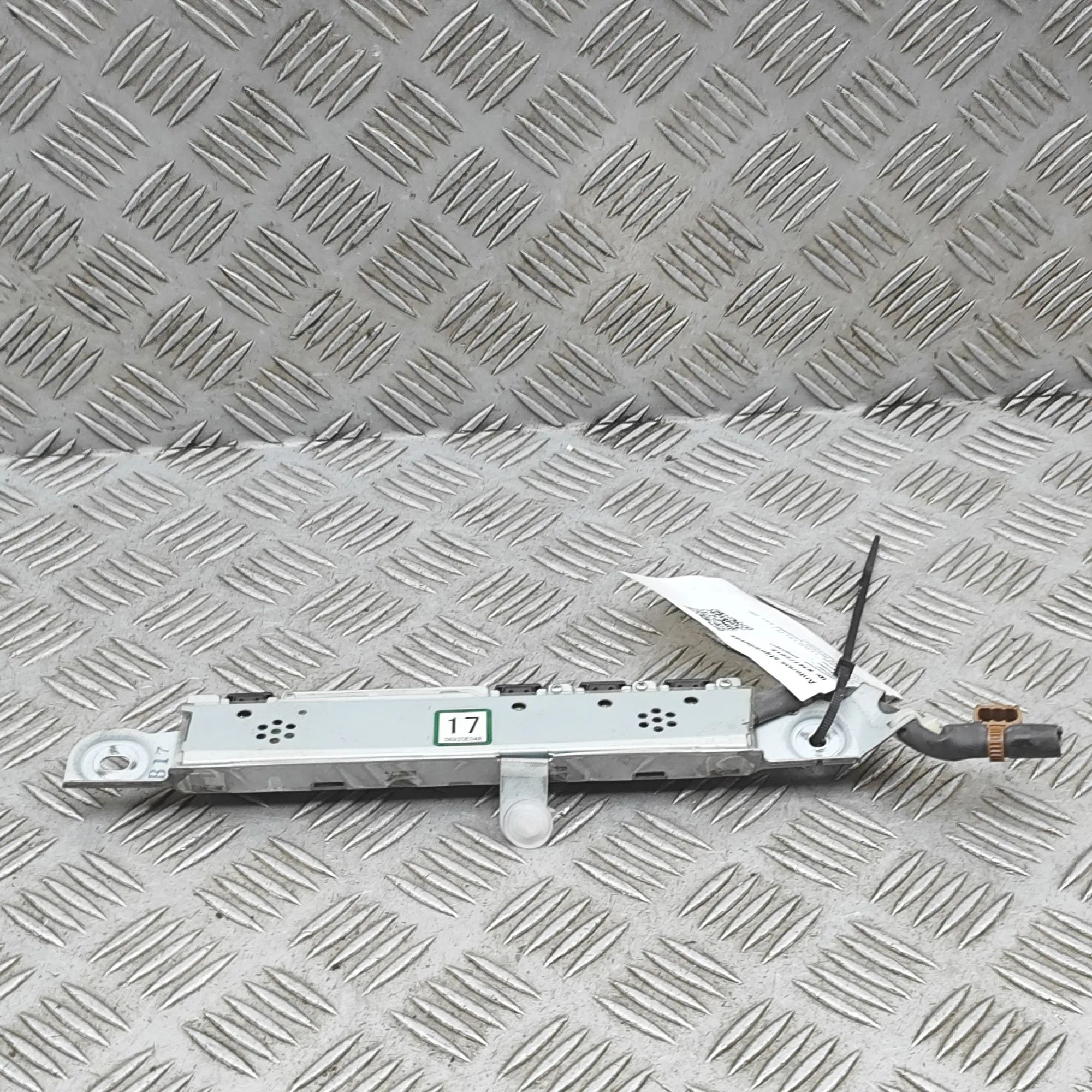Lexus LS Antenna Amplifier Antenna Amplifier — LEXUS LS (_F4_) (2006-...) ...