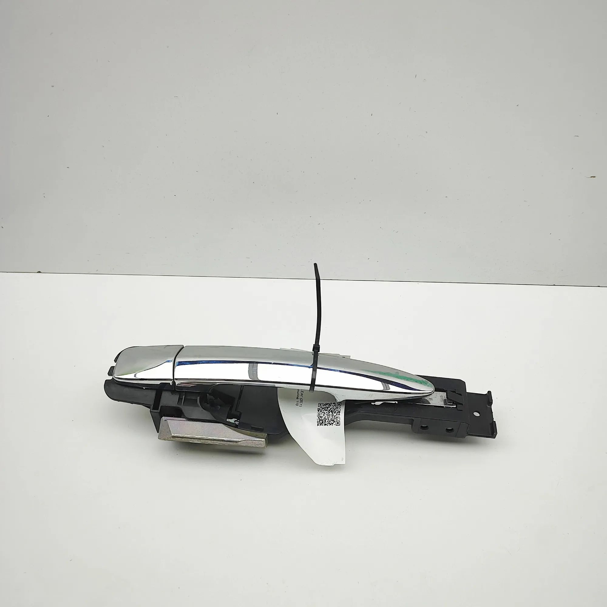 Nissan Leaf Exterior door handle — rear left Exterior door handle — rear left — NISSAN LEAF ...