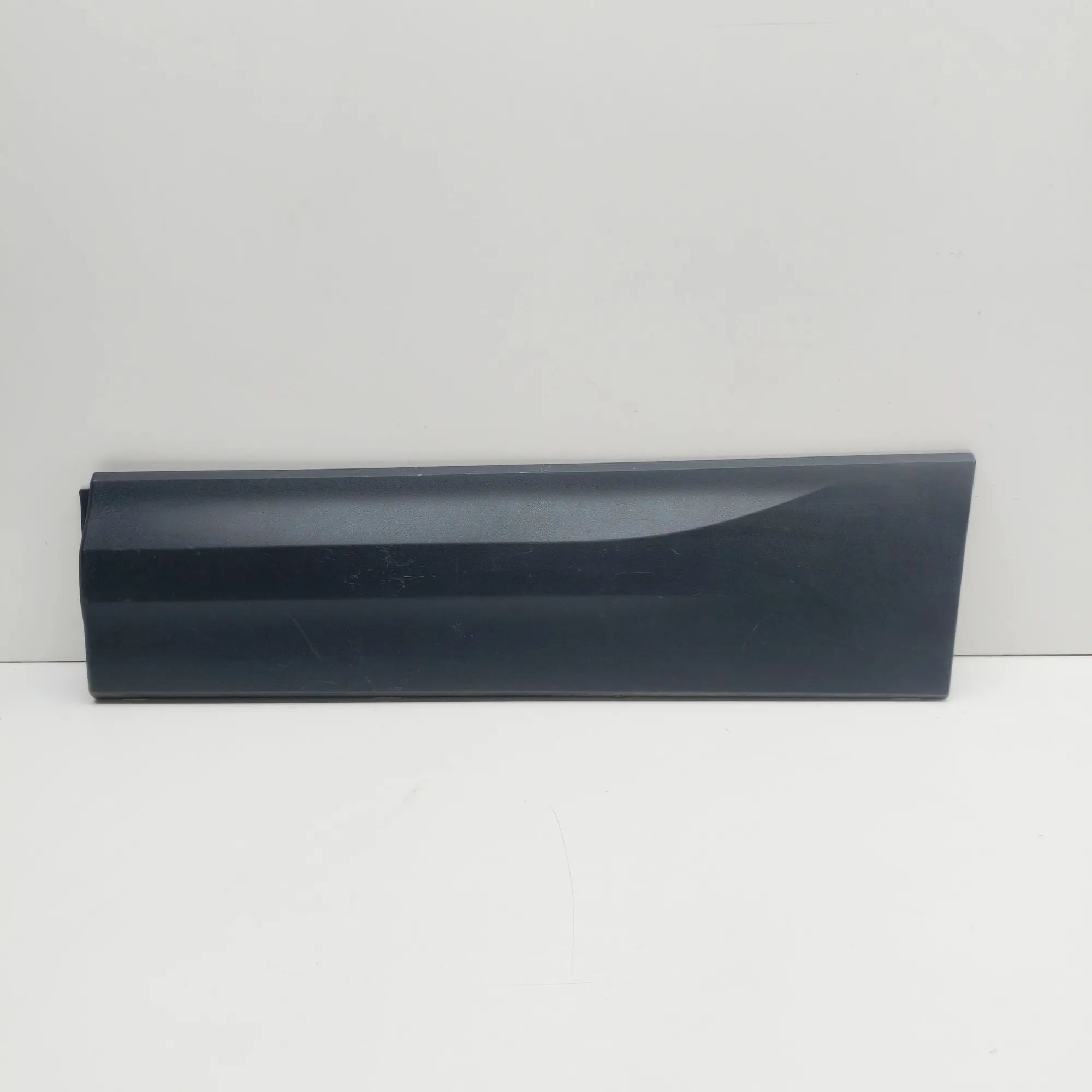 Skoda Karoq Lower door moulding — rear left Lower door moulding — rear left — SKODA KAROQ (...