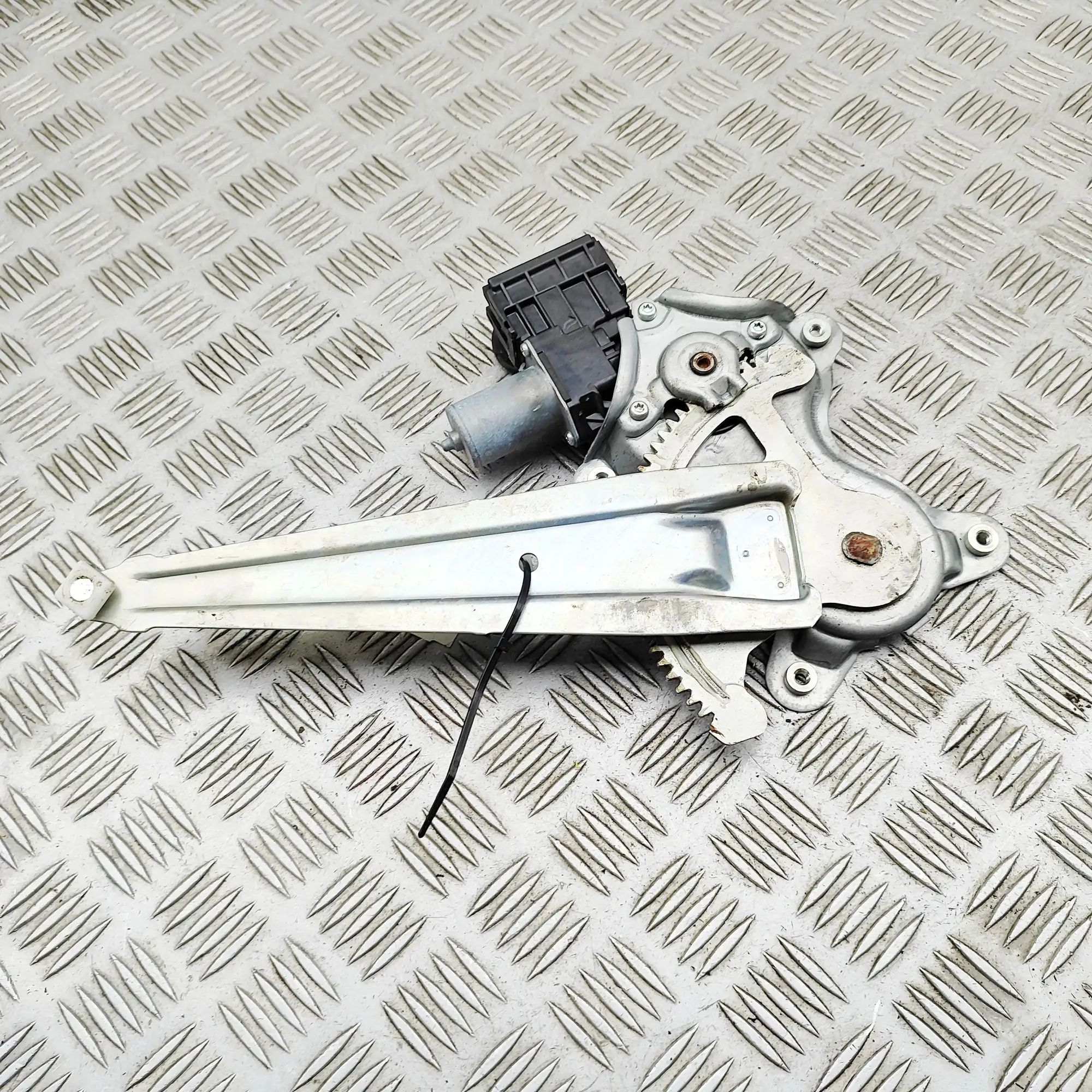 Toyota Land Cruiser 150 Rear Left Door Window Regulator Rear Left Door Window Regulator — TOYOTA LAND C...