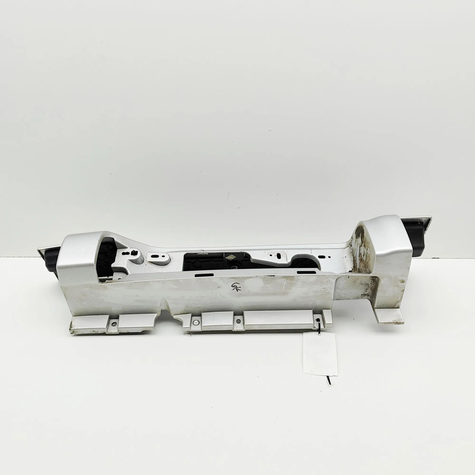 Opel Vivaro (B) Rear light trim — rear right Rear light trim — rear right — OPEL VIVARO (Van...