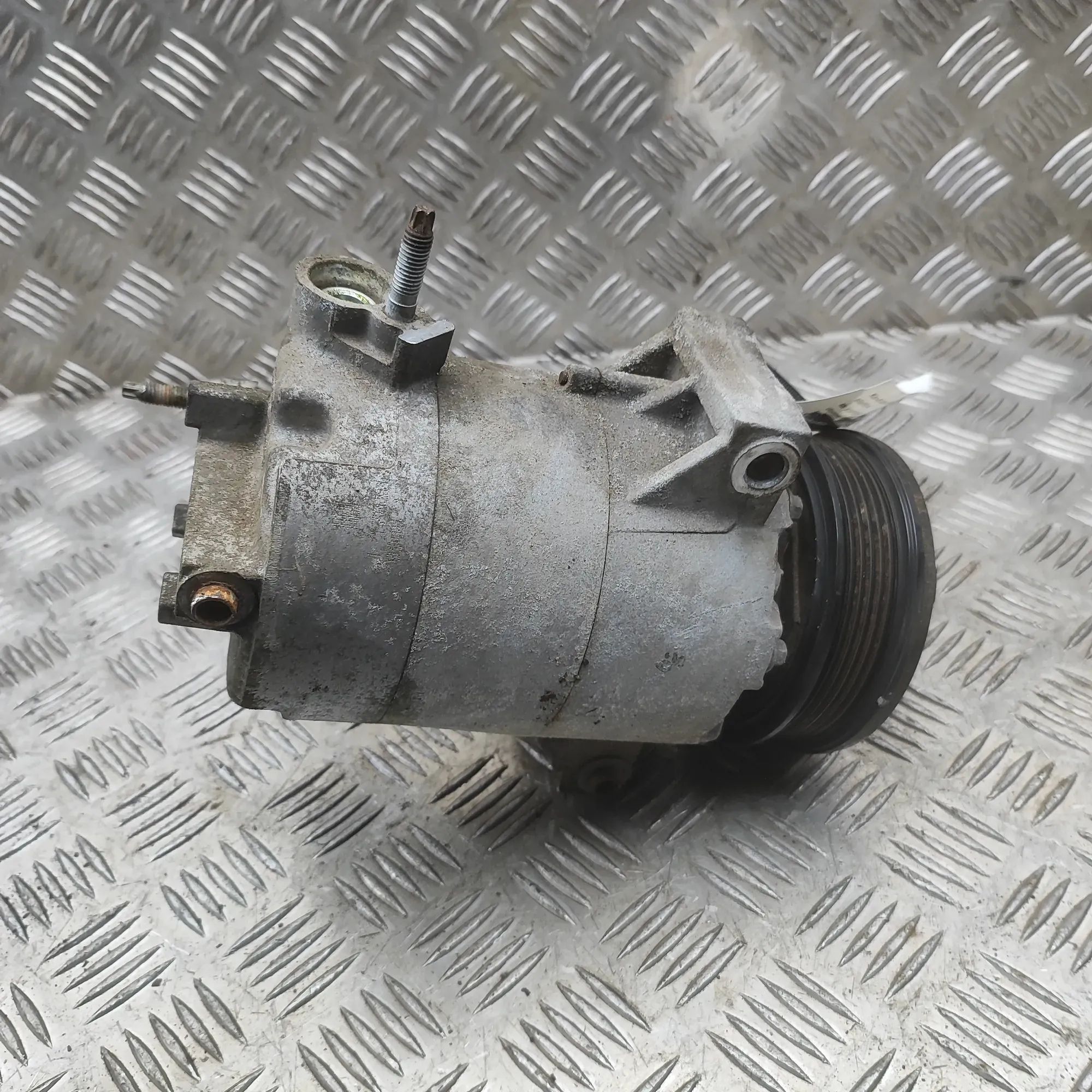 Ford Fiesta Air-conditioning compressor Air-conditioning compressor — FORD FIESTA (VII)...