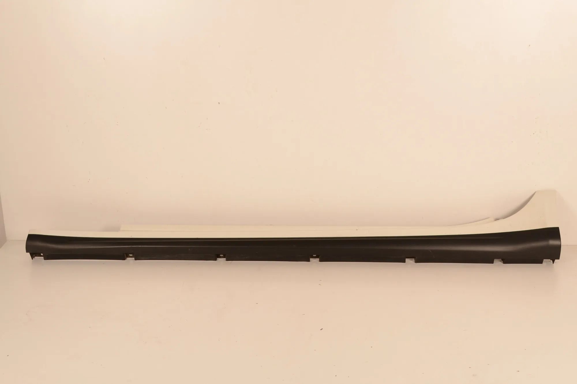 Maserati Ghibli Left Side Plastic Sideskirt Cover Left Side Plastic Sideskirt Cover — MASERATI GH...