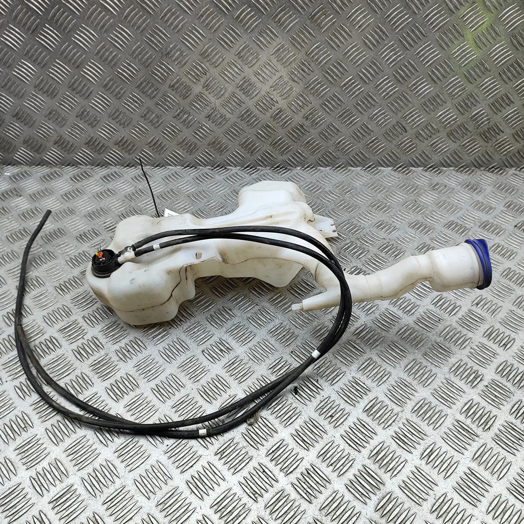 Ford Fiesta Window Washer Tank Window Washer Tank — FORD FIESTA (VII) (2017-.....