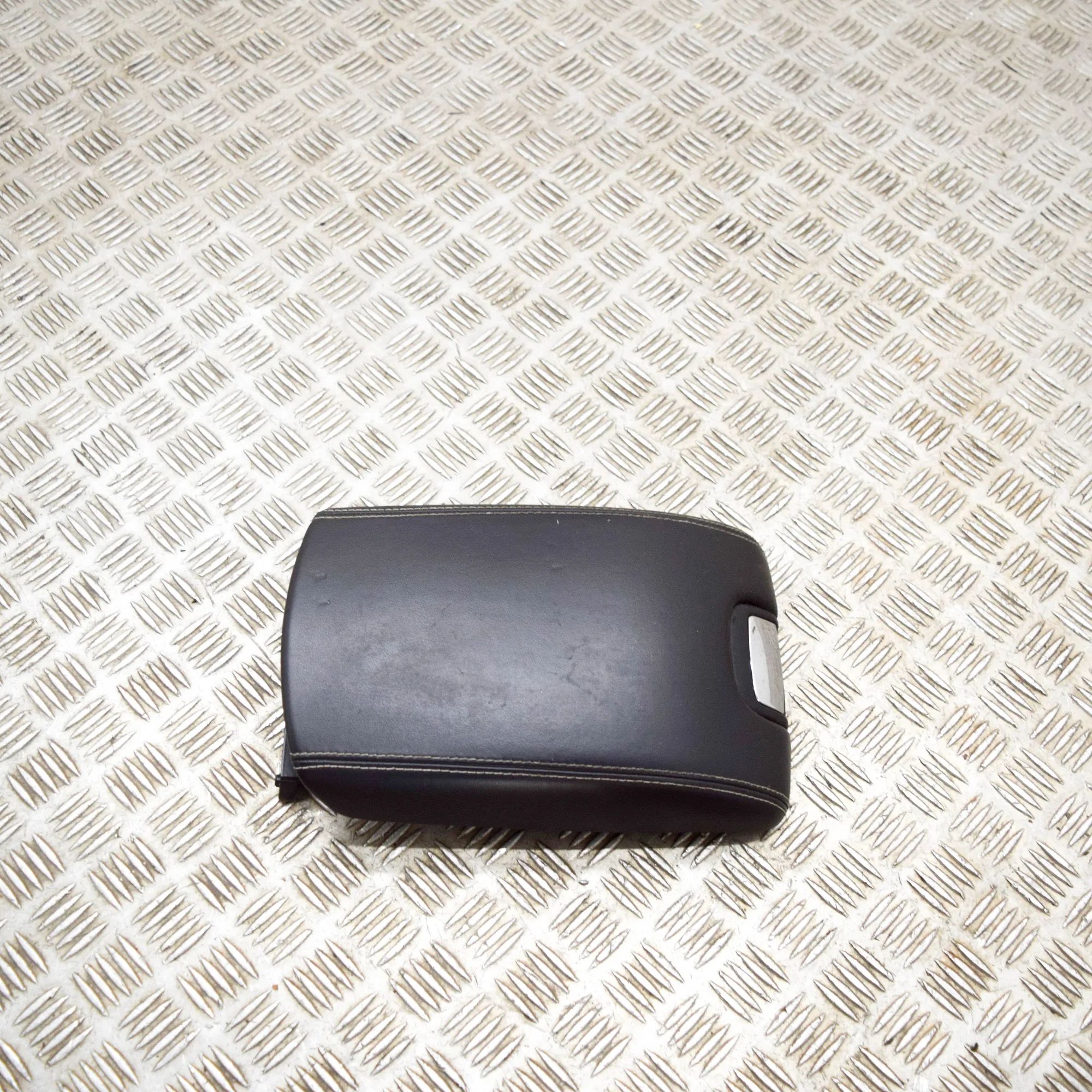 Jaguar XK Käsinoja Armrest — JAGUAR XK (Coupe X150) (2006-2014)

G...