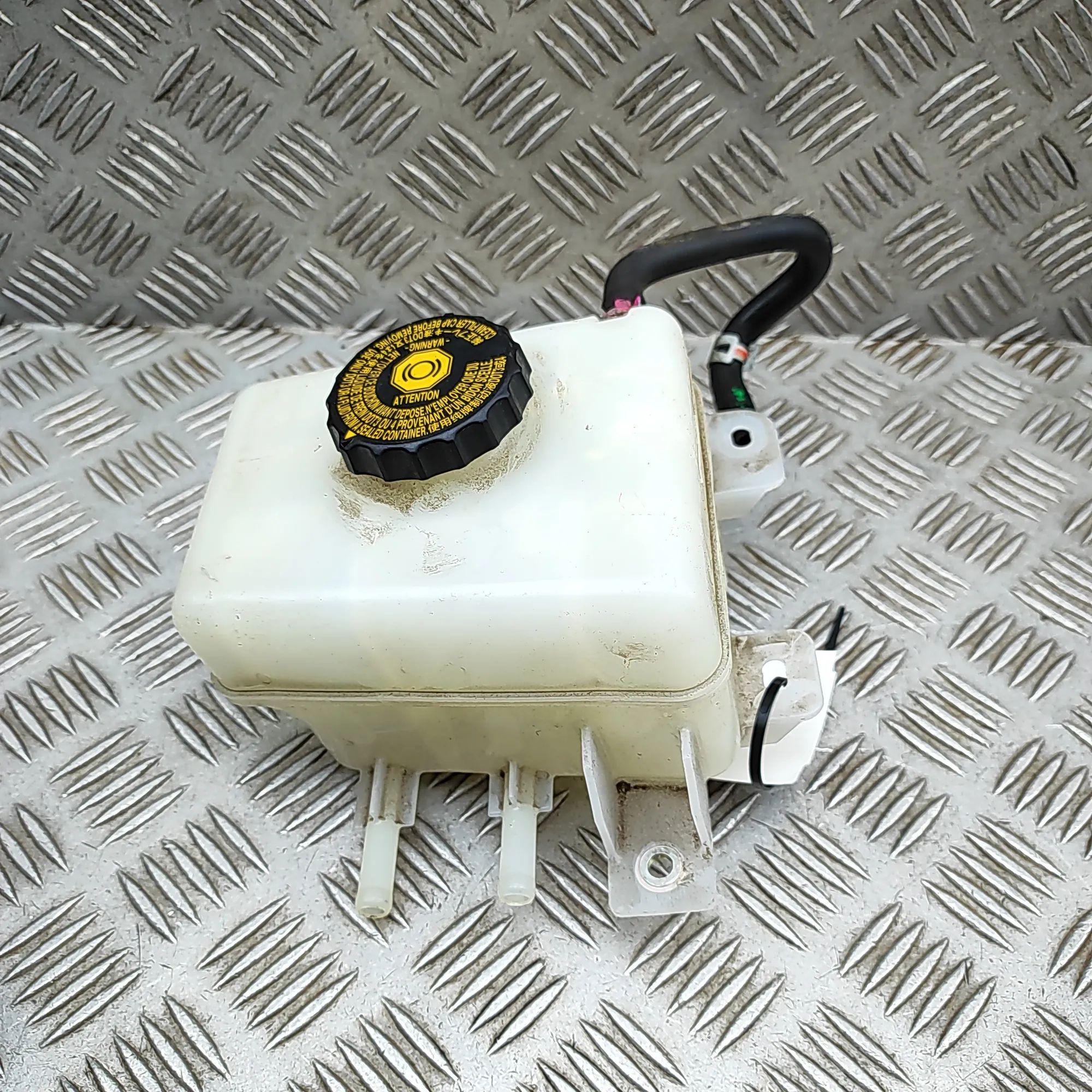 Lexus RX Brake Fluid Reservoir Brake fluid reservoir — LEXUS RX (_L2_) (2015-....