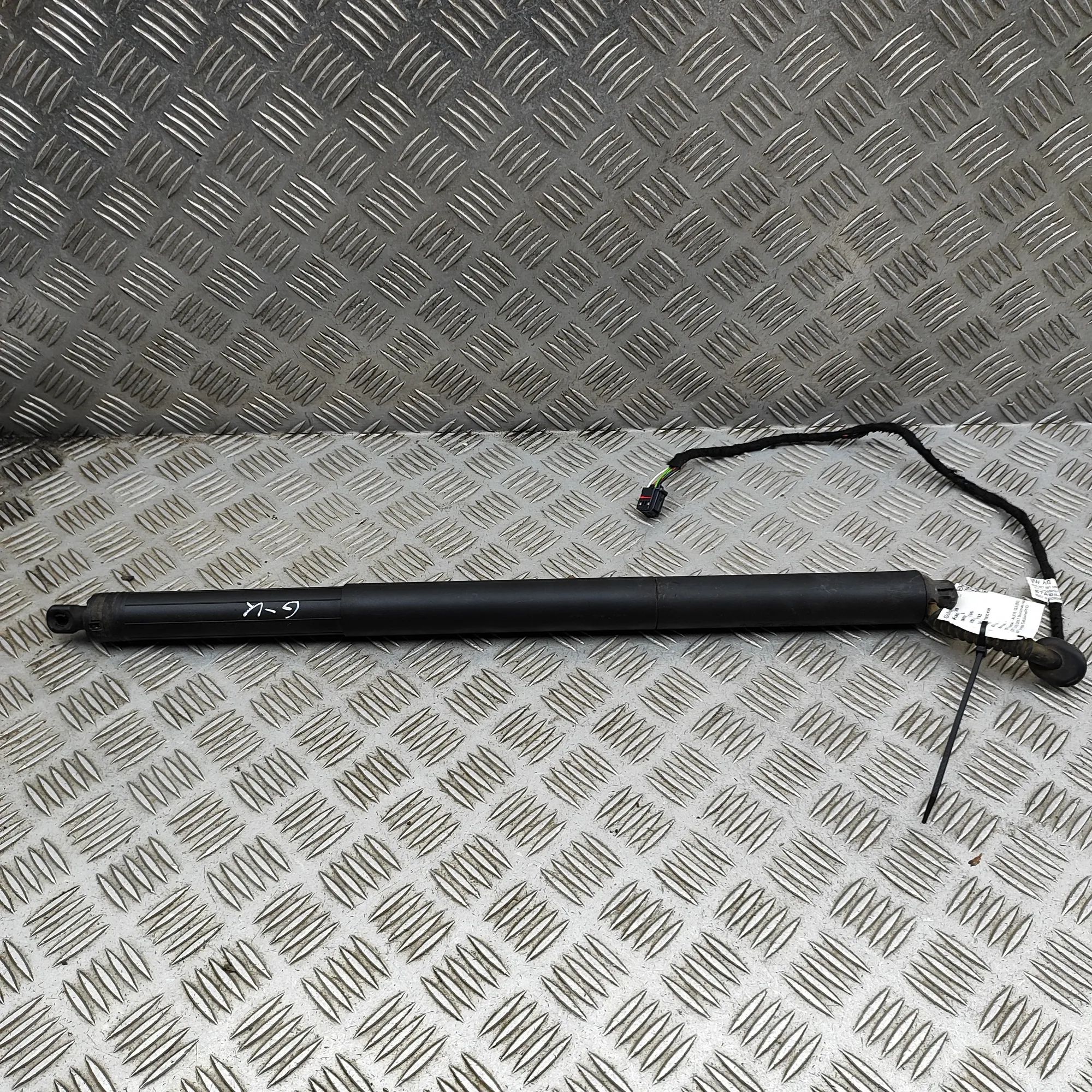 Audi Q3 (8U) Left Side Tailgate Gas Strut Left Side Tailgate Gas Strut — AUDI Q3 (8U) (20...