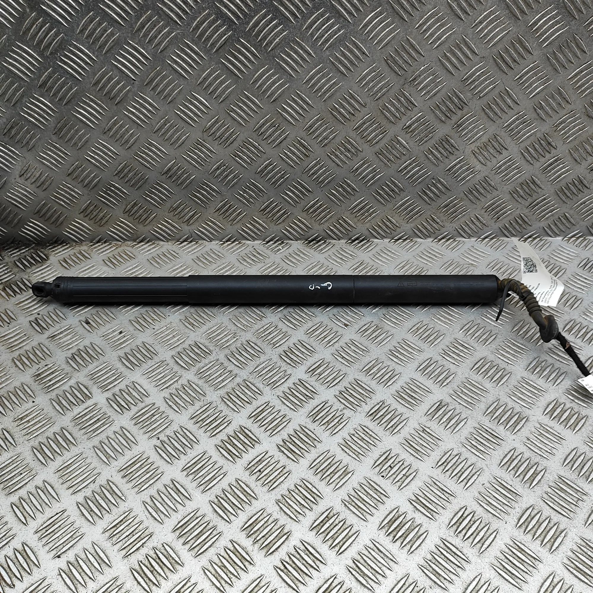 Audi Q3 (8U) Right Side Tailgate Gas Strut Right Side Tailgate Gas Strut — AUDI Q3 (8U) (2...