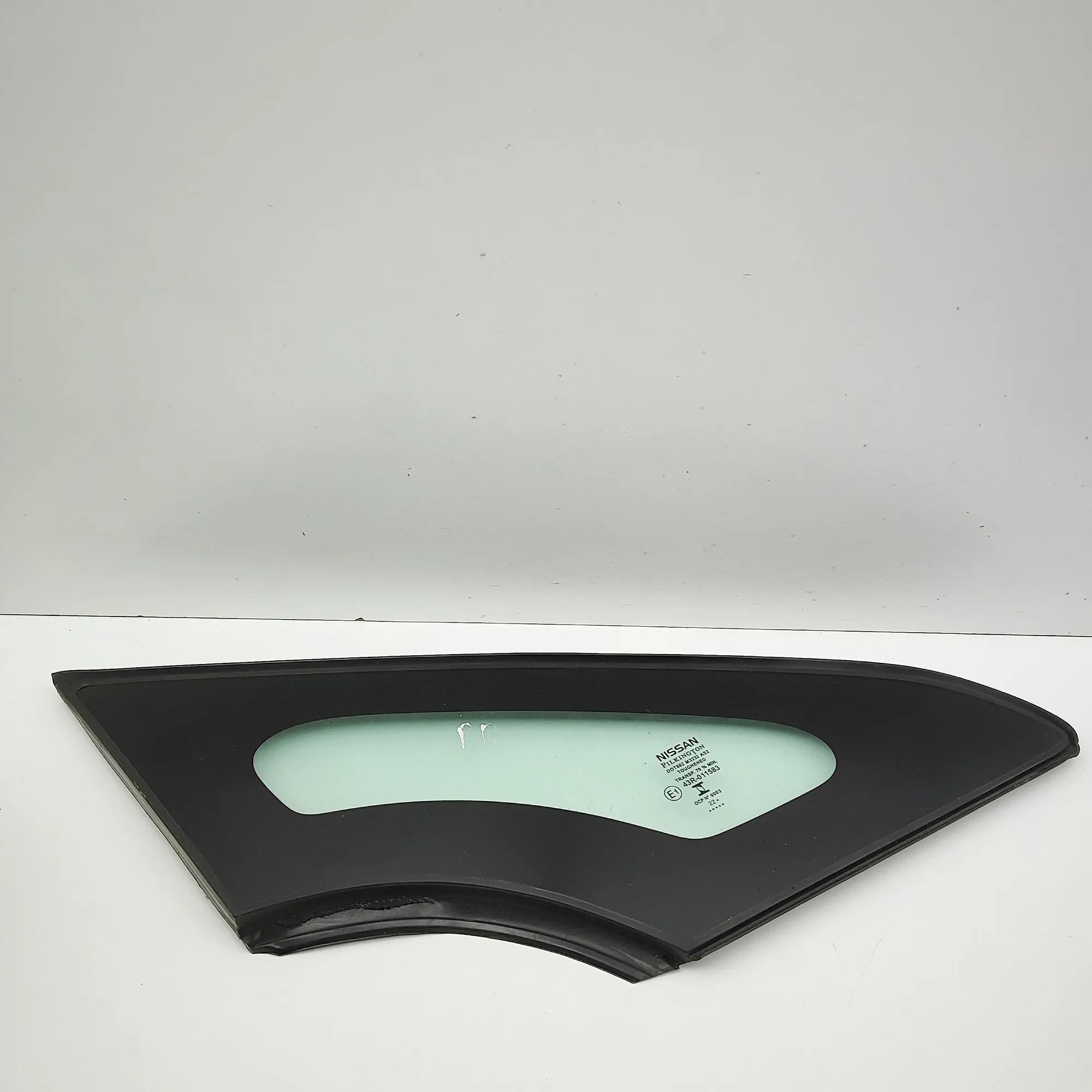 Nissan Leaf Door quarter window — front right Door quarter window — front right — NISSAN LEAF...