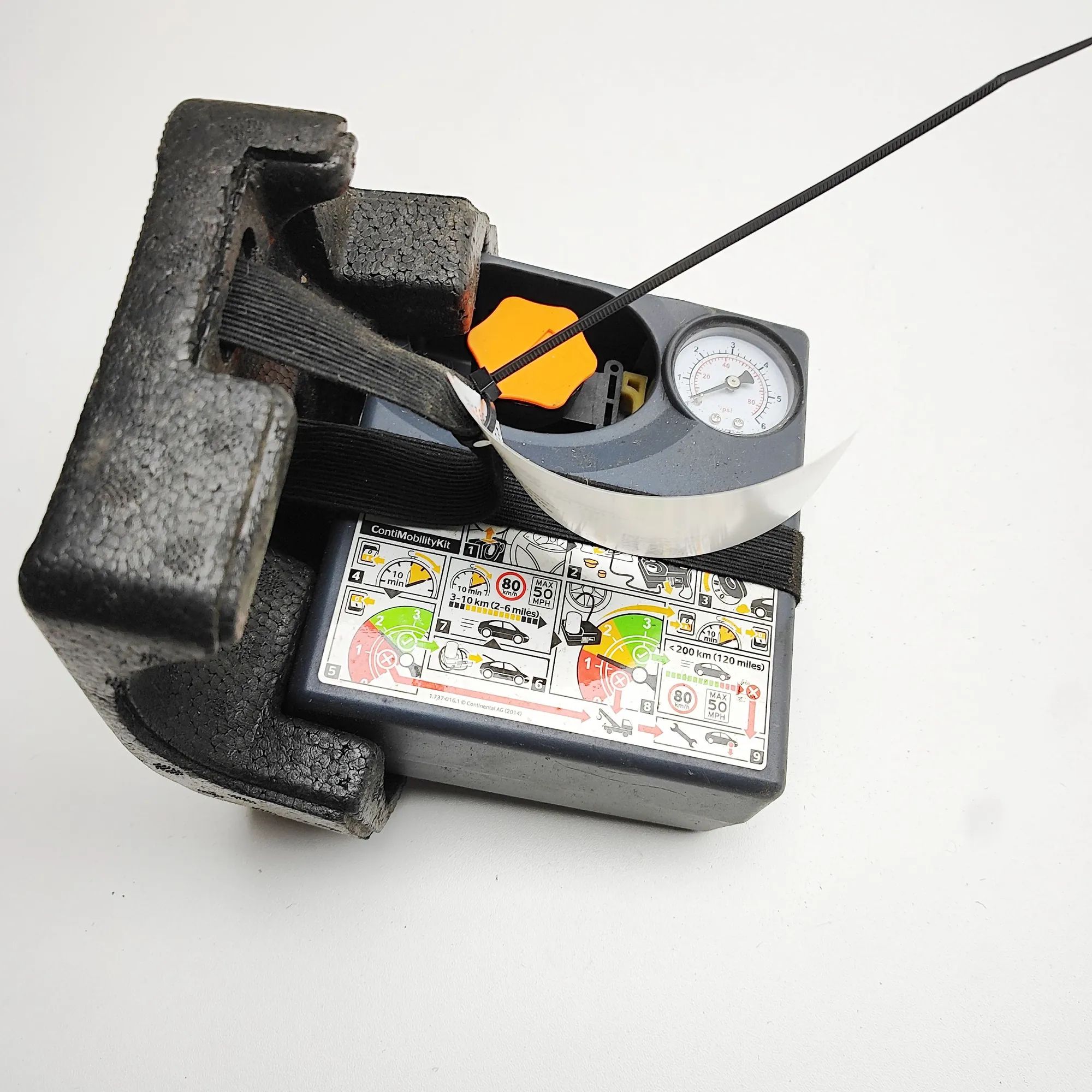 Nissan Leaf Tyre compressor Tyre compressor — NISSAN LEAF (ZE1) (2017-...) ...