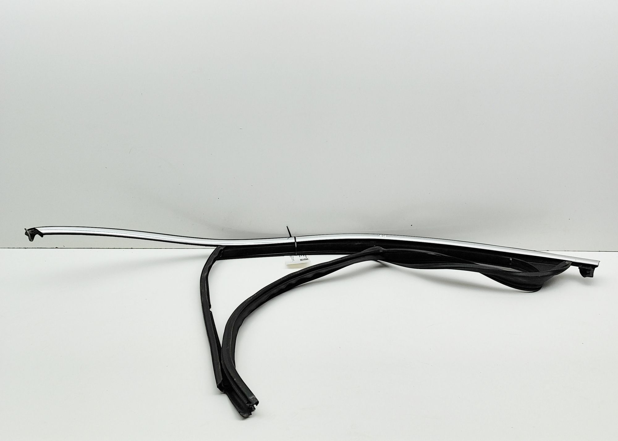 Porsche Macan Door window strip — front left Door window strip — front left — PORSCHE MACAN ...