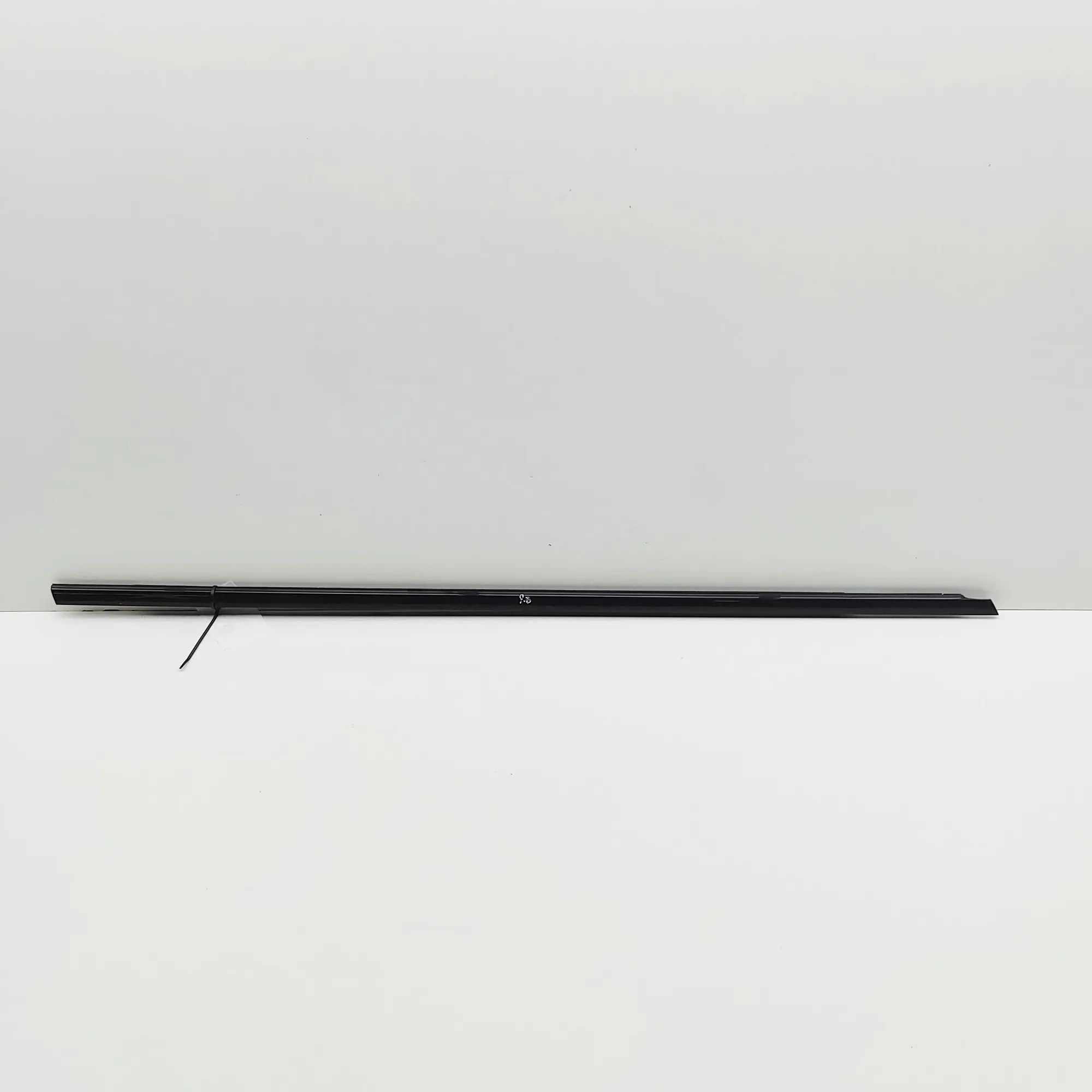 Audi Q3 (F3) Door window moulding — front — right Door window moulding — front — right — AUDI Q3 ...