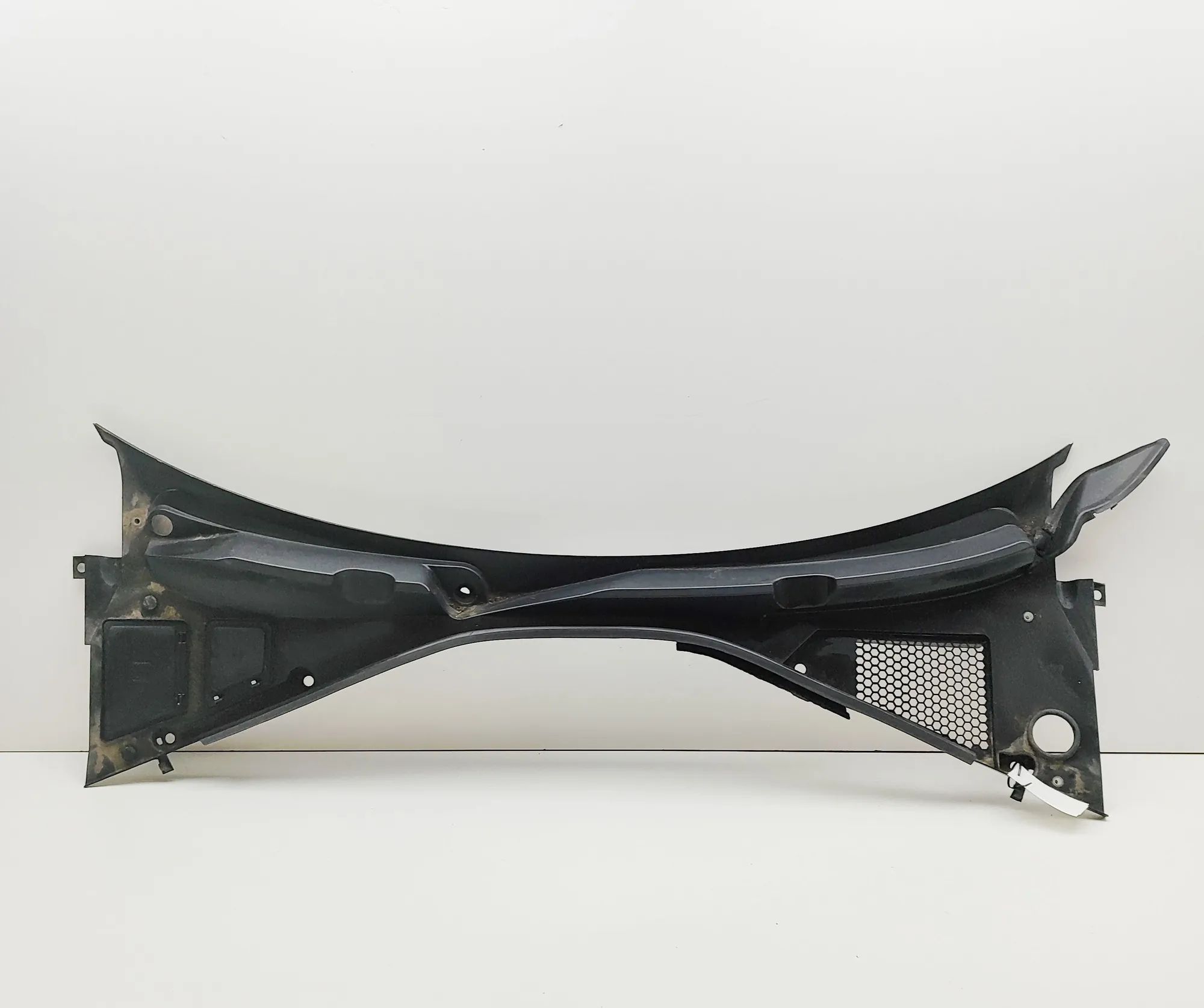Alfa-Romeo Giulia (952) Front Wiper Cowl Trim Front Wiper Cowl Trim — ALFA ROMEO GIULIA (952_...