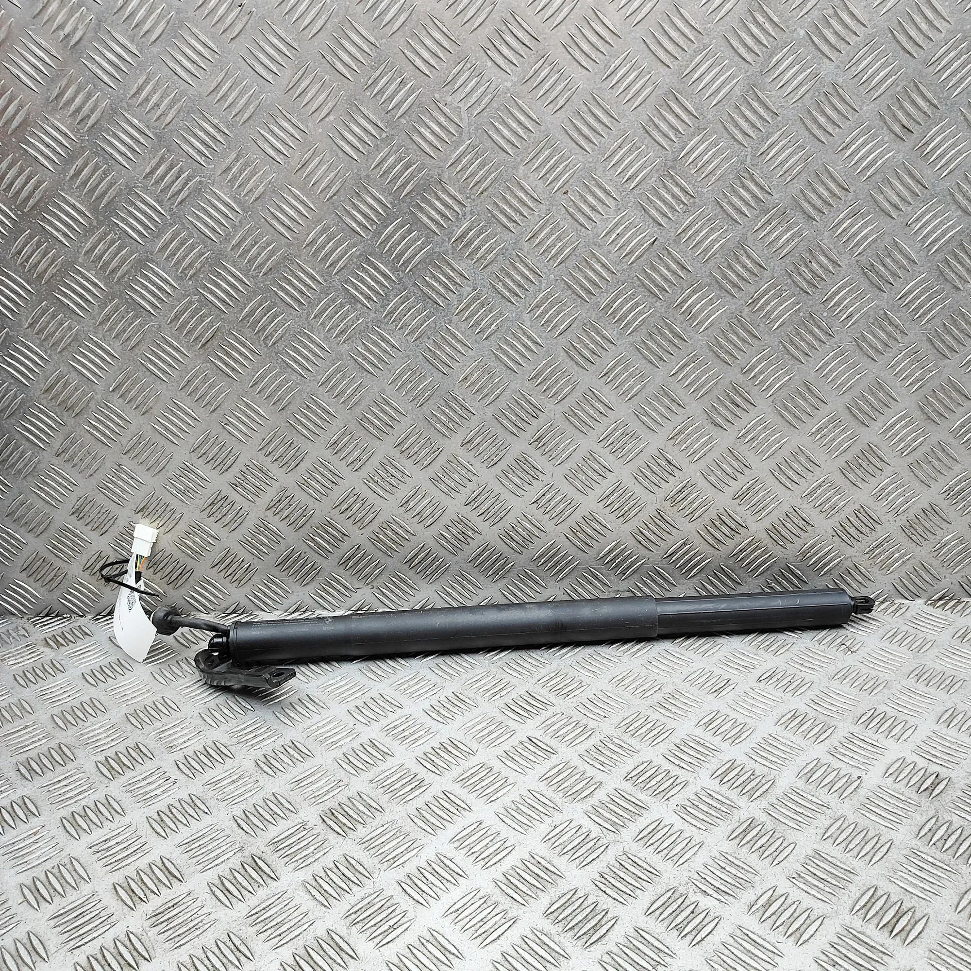 BMW X5 (G05) Right Side Tailgate Gas Strut Right Side Tailgate Gas Strut — BMW X5 (G05) (2...