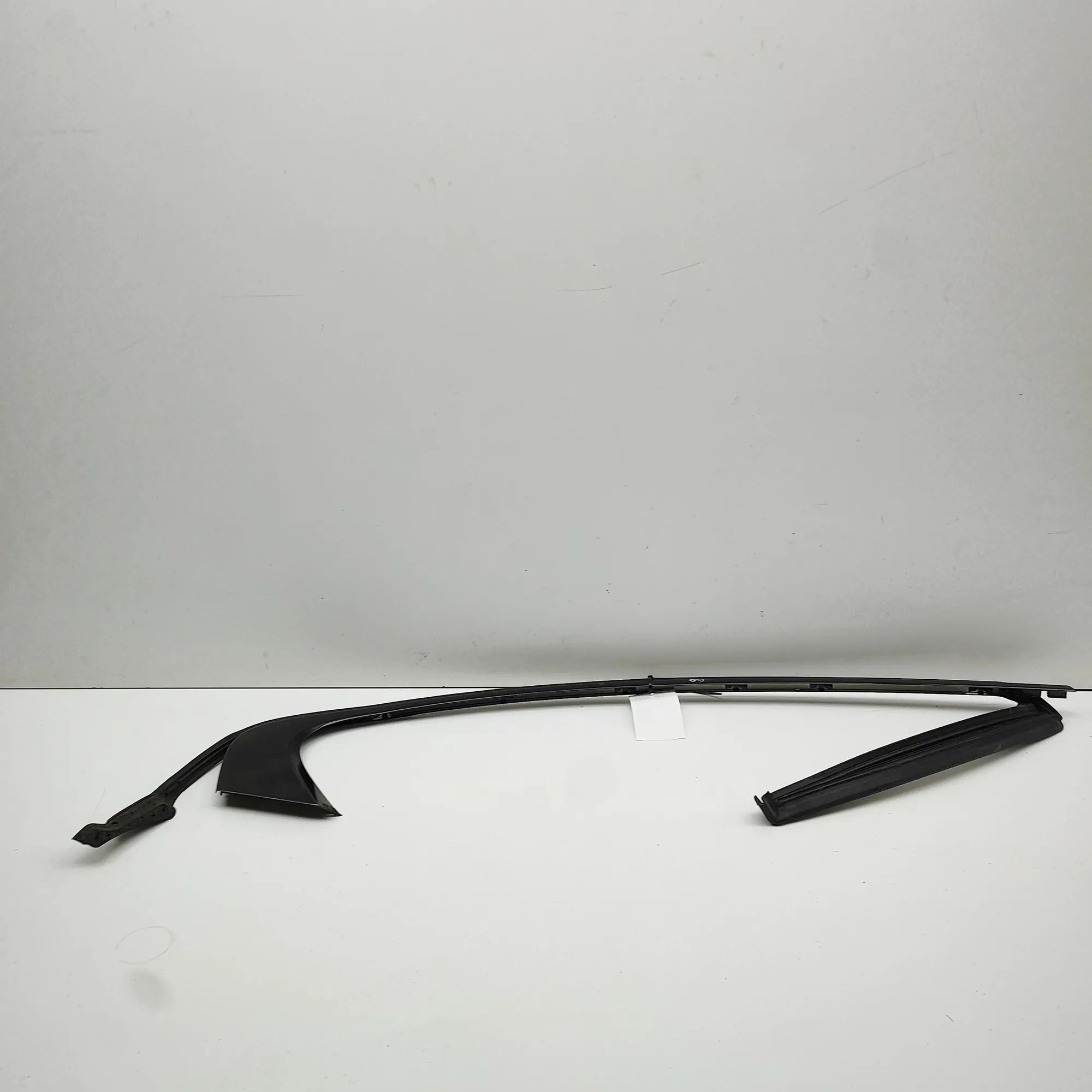 Jaguar XE Door window strip — rear right Door window strip — rear right — JAGUAR XE (X76...