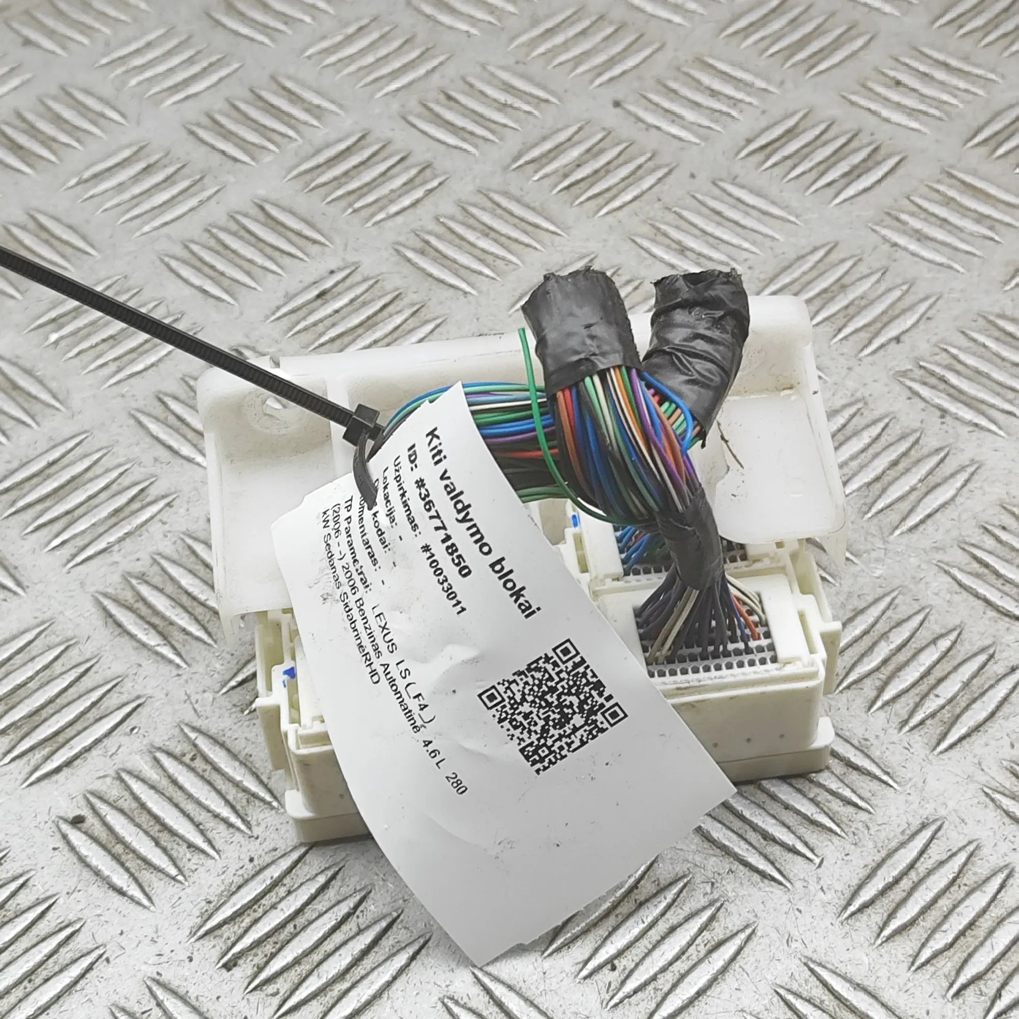 Lexus LS Power Distribution Unit Power distribution unit — LEXUS LS (_F4_) (2006...