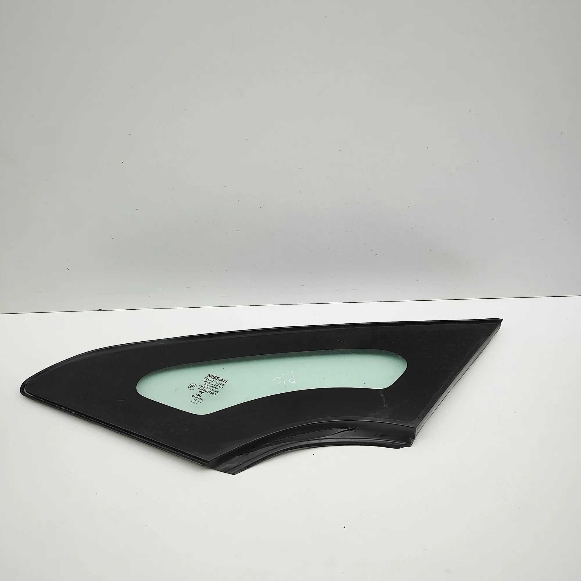 Nissan Leaf Door quarter window — front left Door quarter window — front left — NISSAN LEAF ...