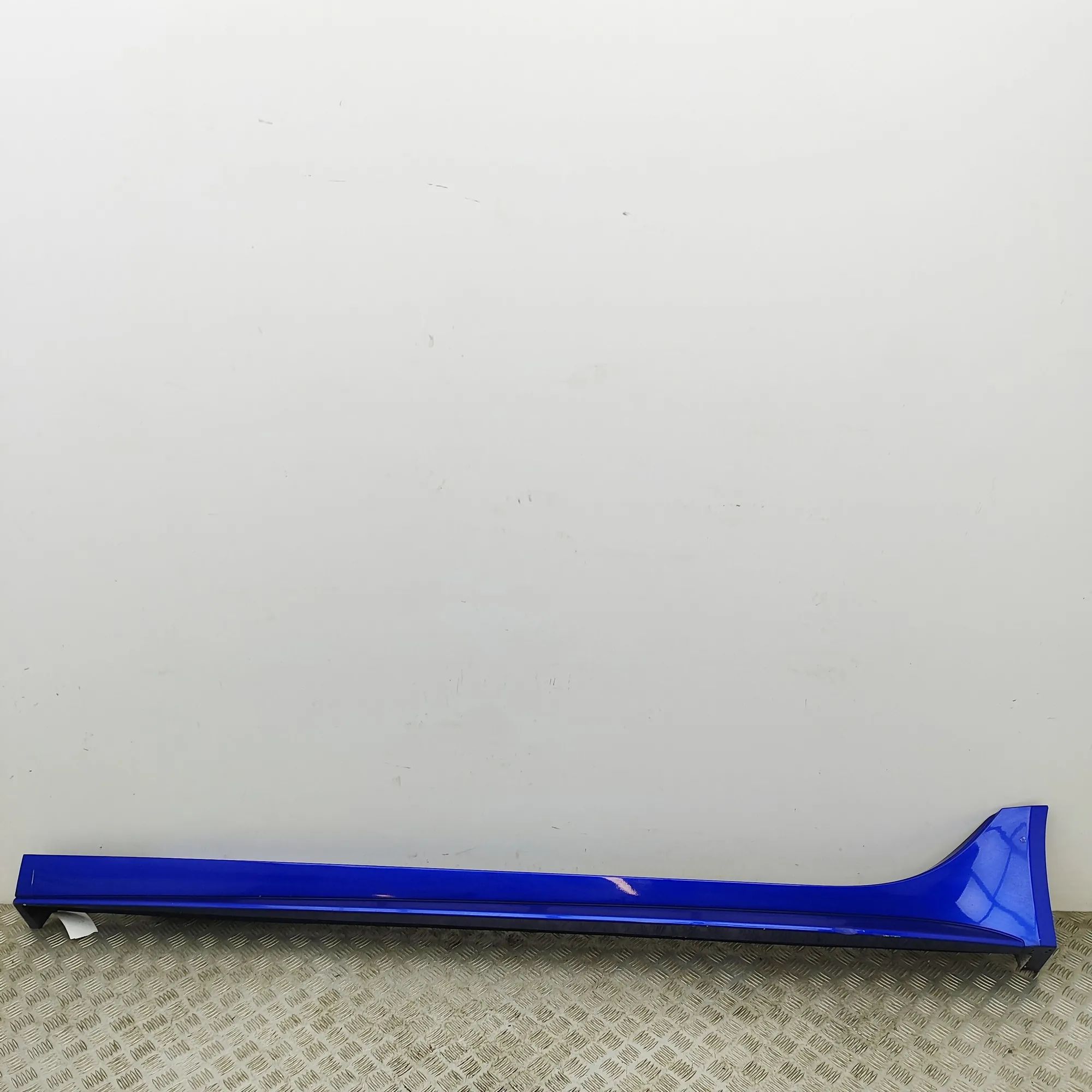 Jaguar XE Left Side Plastic Sideskirt Cover Left Side Plastic Sideskirt Cover — JAGUAR XE (...