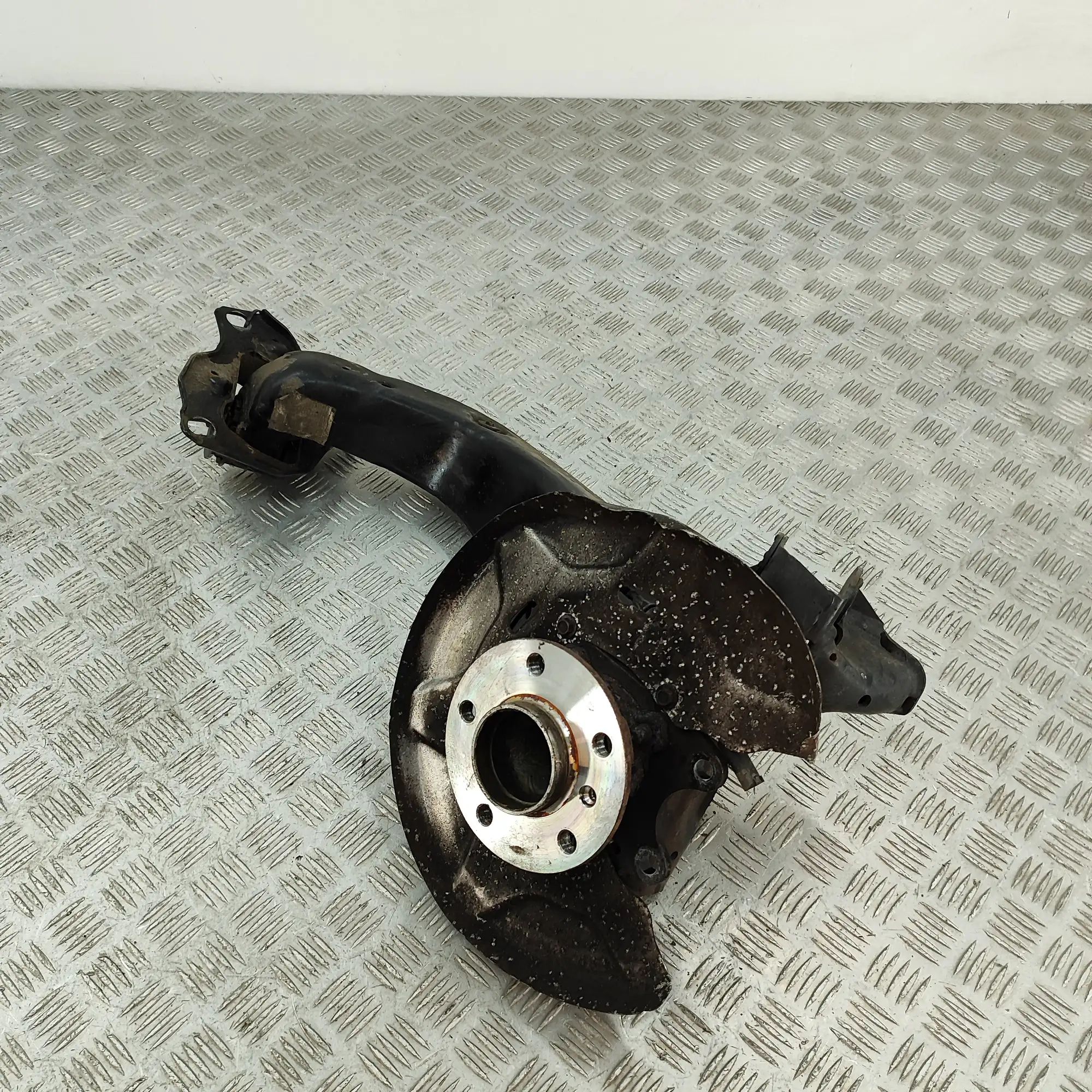 BMW X2 (F39) Rear Right Wheel Hub Rear Right Wheel Hub — BMW X2 (F39) (2018-...) ...