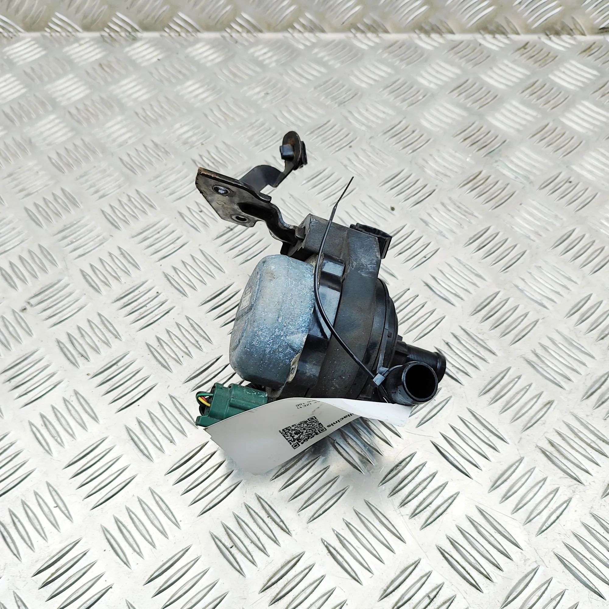 Nissan Leaf Auxiliary Water Pump Auxiliary Water Pump — NISSAN LEAF (ZE1) (2017-...