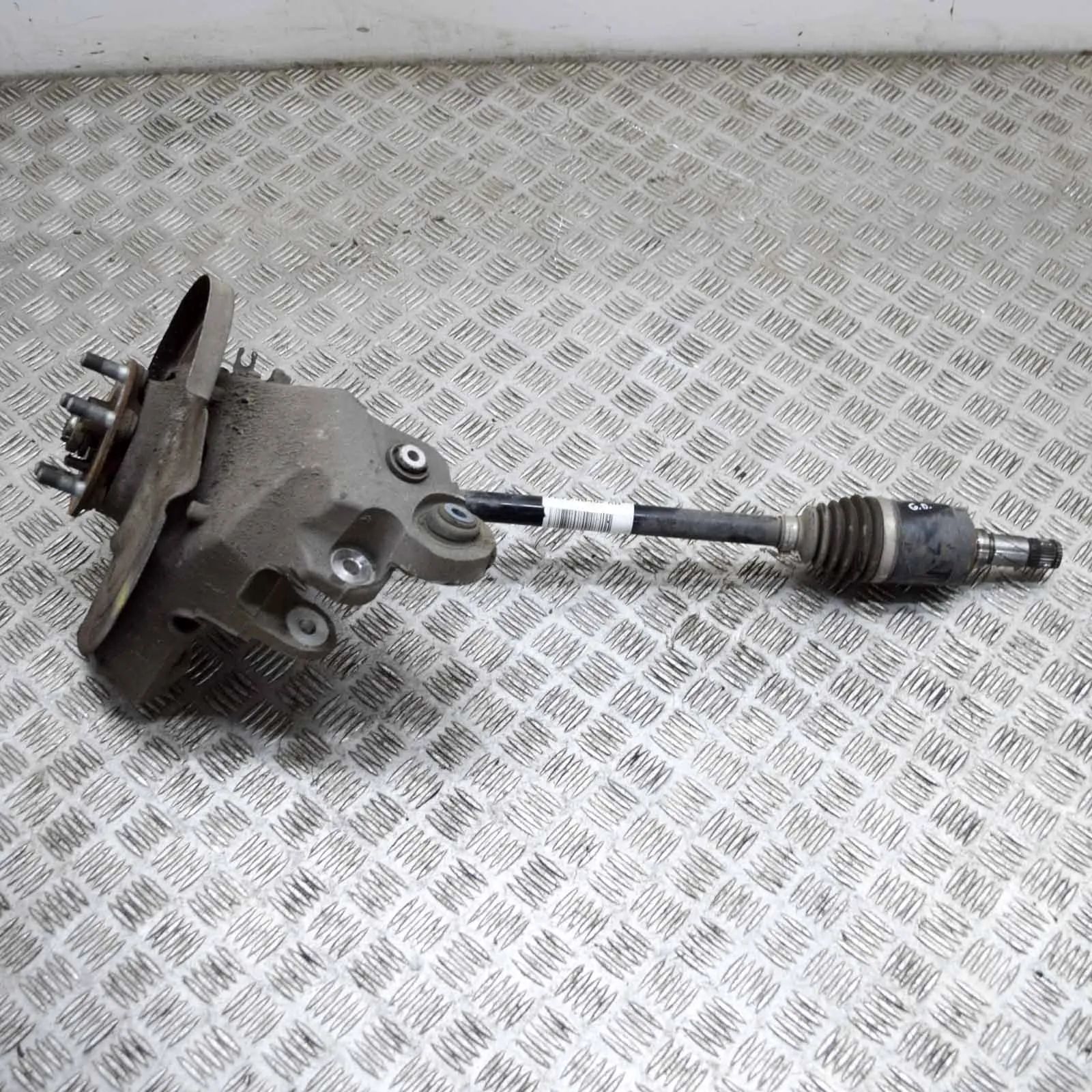 Land Rover Discovery Sport Rear Right Wheel Hub Rear Right Wheel Hub — LAND ROVER DISCOVERY SPO...