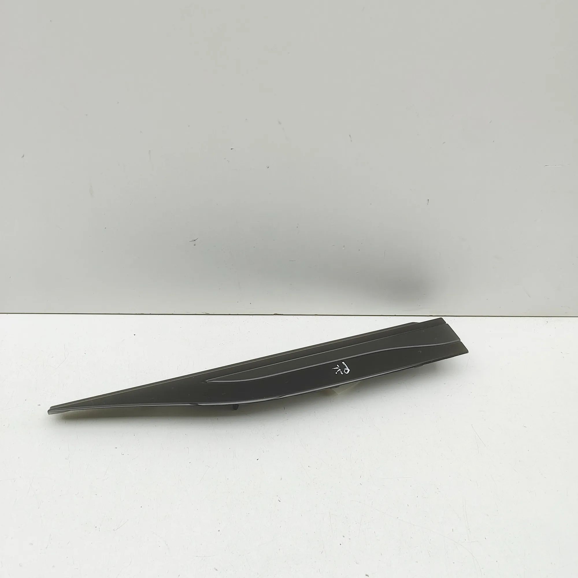 Land Rover Range Rover Evoque Fender moulding — front left Fender moulding — front left — LAND ROVER RANGE...