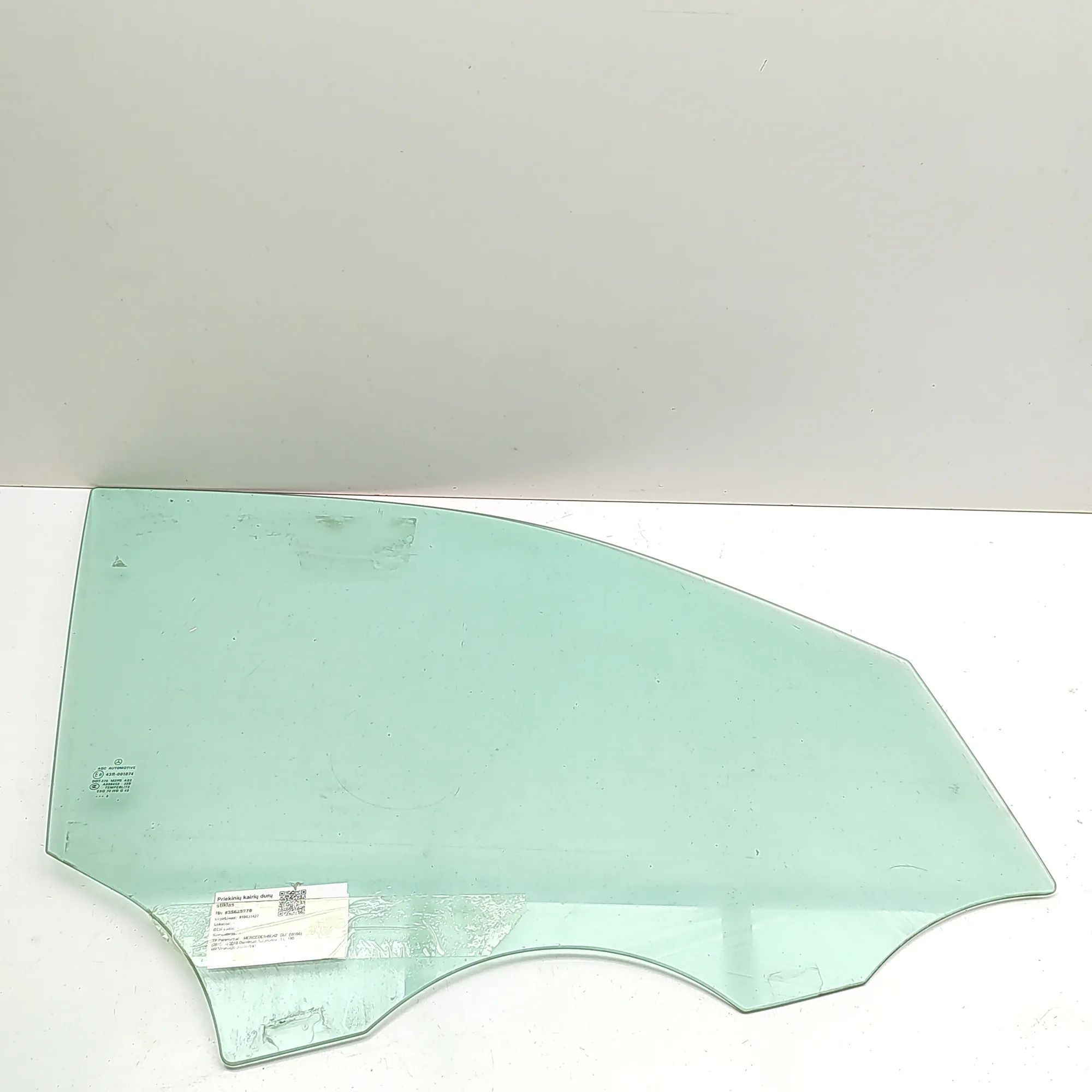 Mercedes-Benz ML / GLE (W166) Front Right Door Window Front Right Door Window — MERCEDES BENZ GLE (W1...