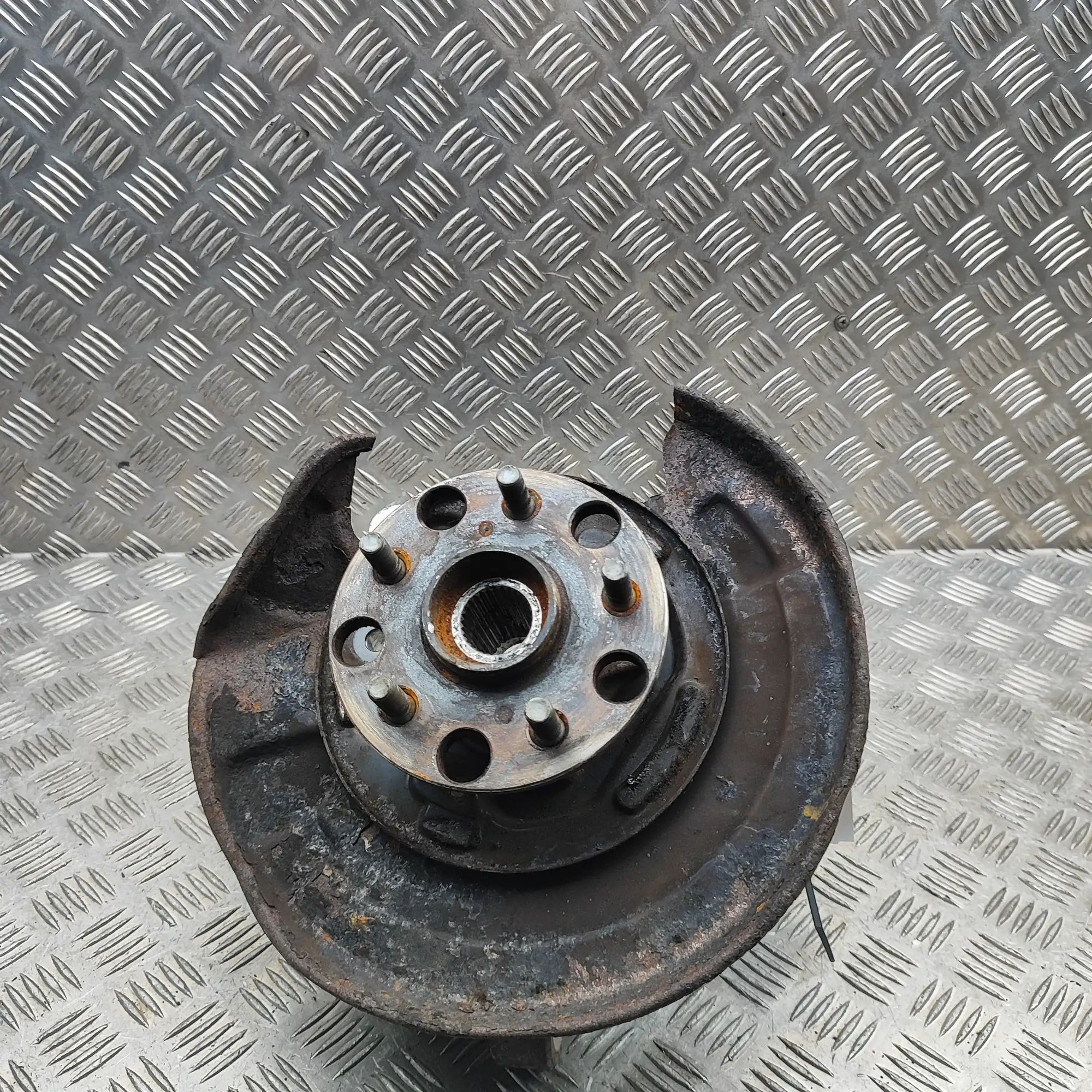 Lexus GS Rear Left Wheel Hub Spindle Rear Left Wheel Hub Spindle — LEXUS GS (_L1_) (...