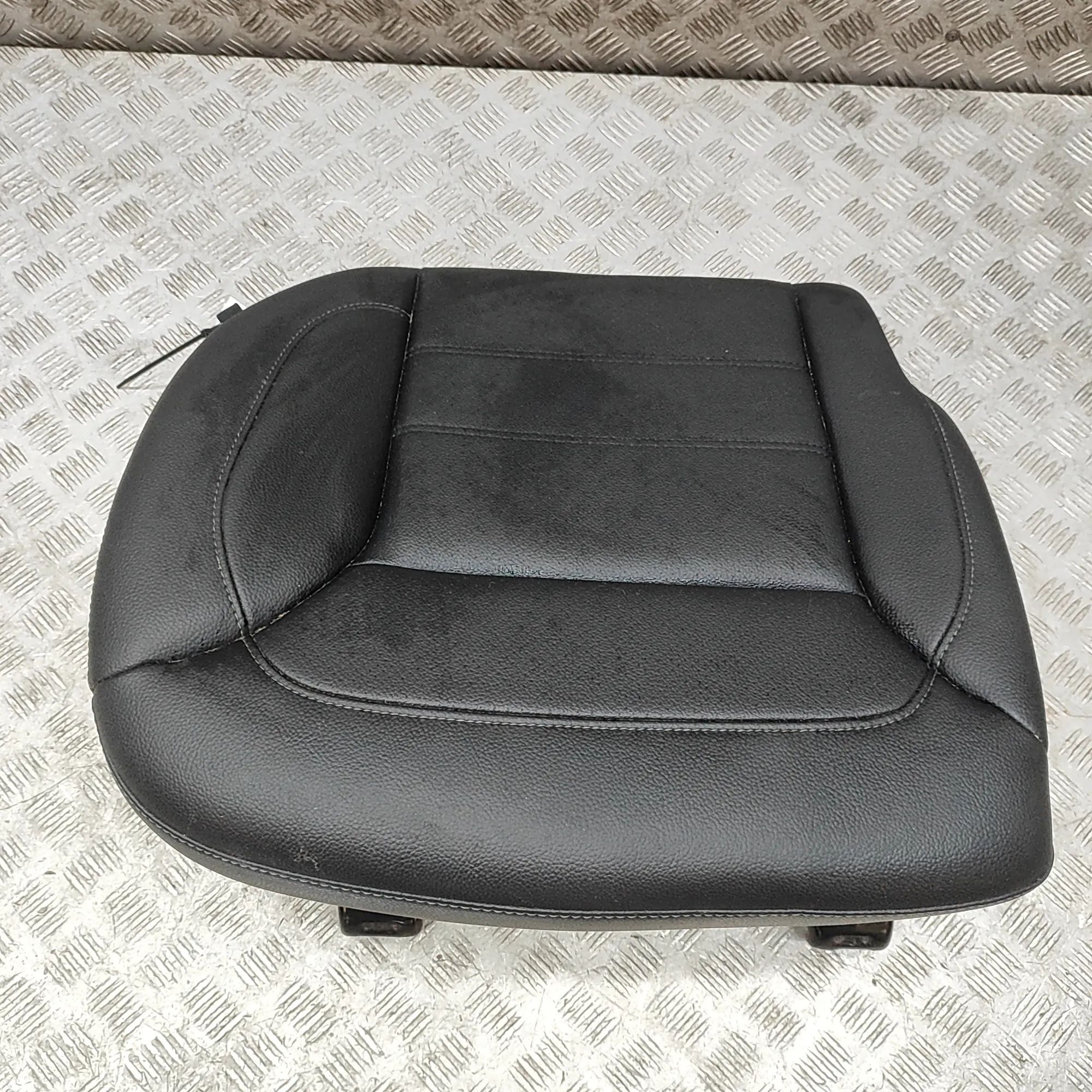 Mercedes-Benz ML / GLE (W166) Rear seat Rear seat — MERCEDES BENZ GLE (W166) (2015-...)...