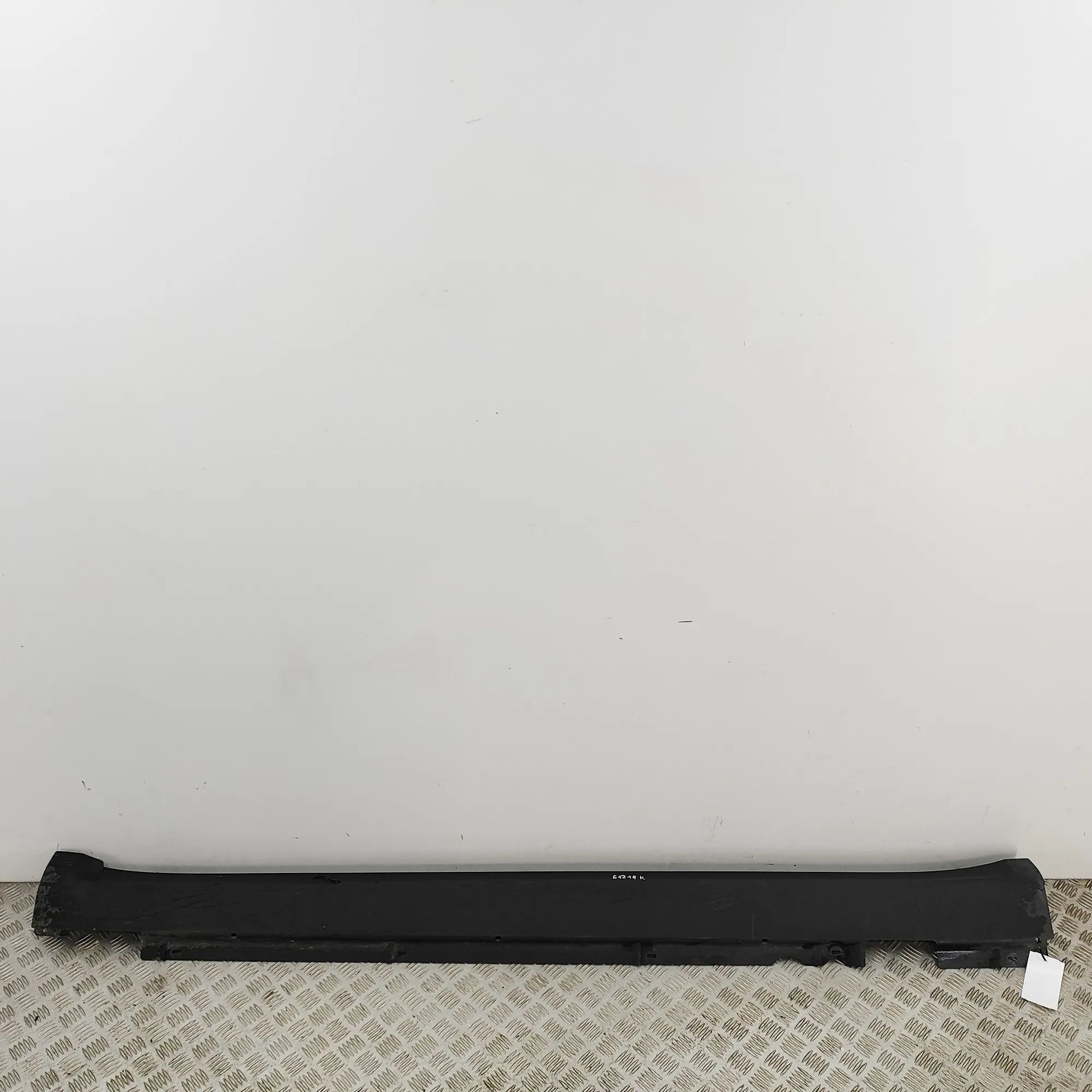 Porsche Macan Left Side Plastic Sideskirt Cover Left Side Plastic Sideskirt Cover — PORSCHE MAC...