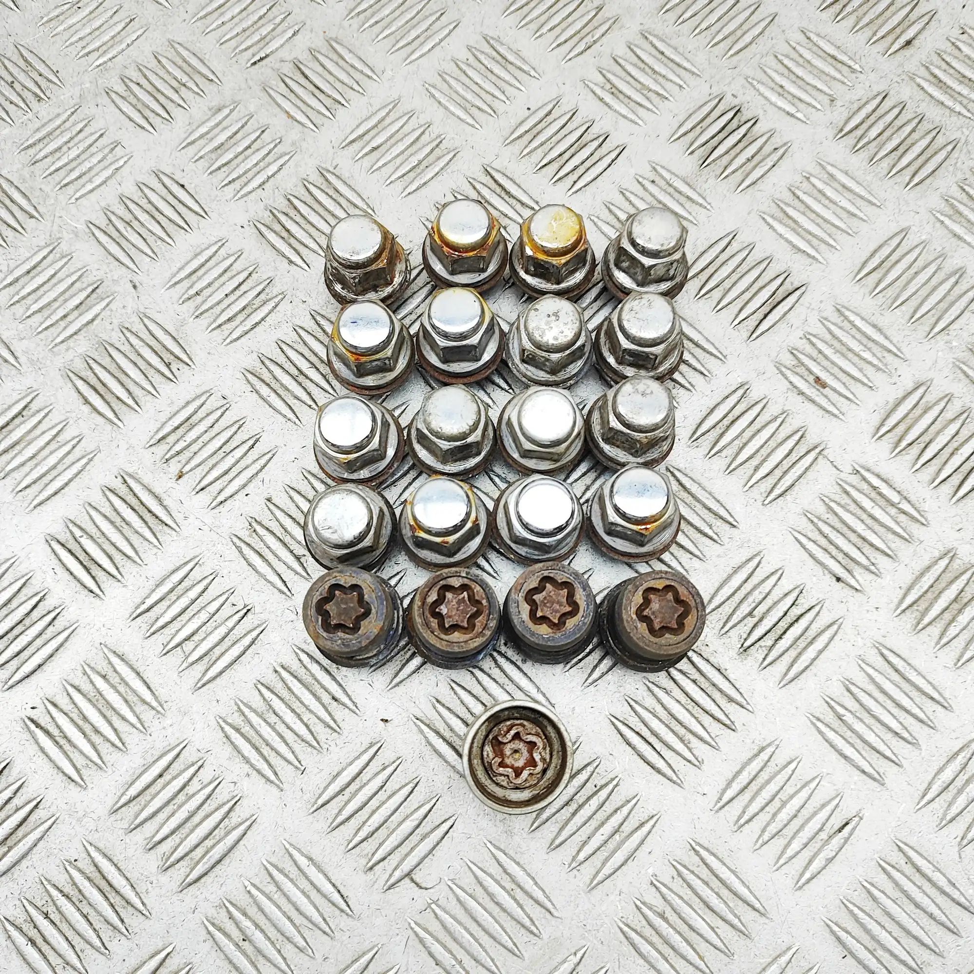 Lexus GS Wheel Screws Kit Wheel Screws Kit — LEXUS GS (_L1_) (2011-...) —...